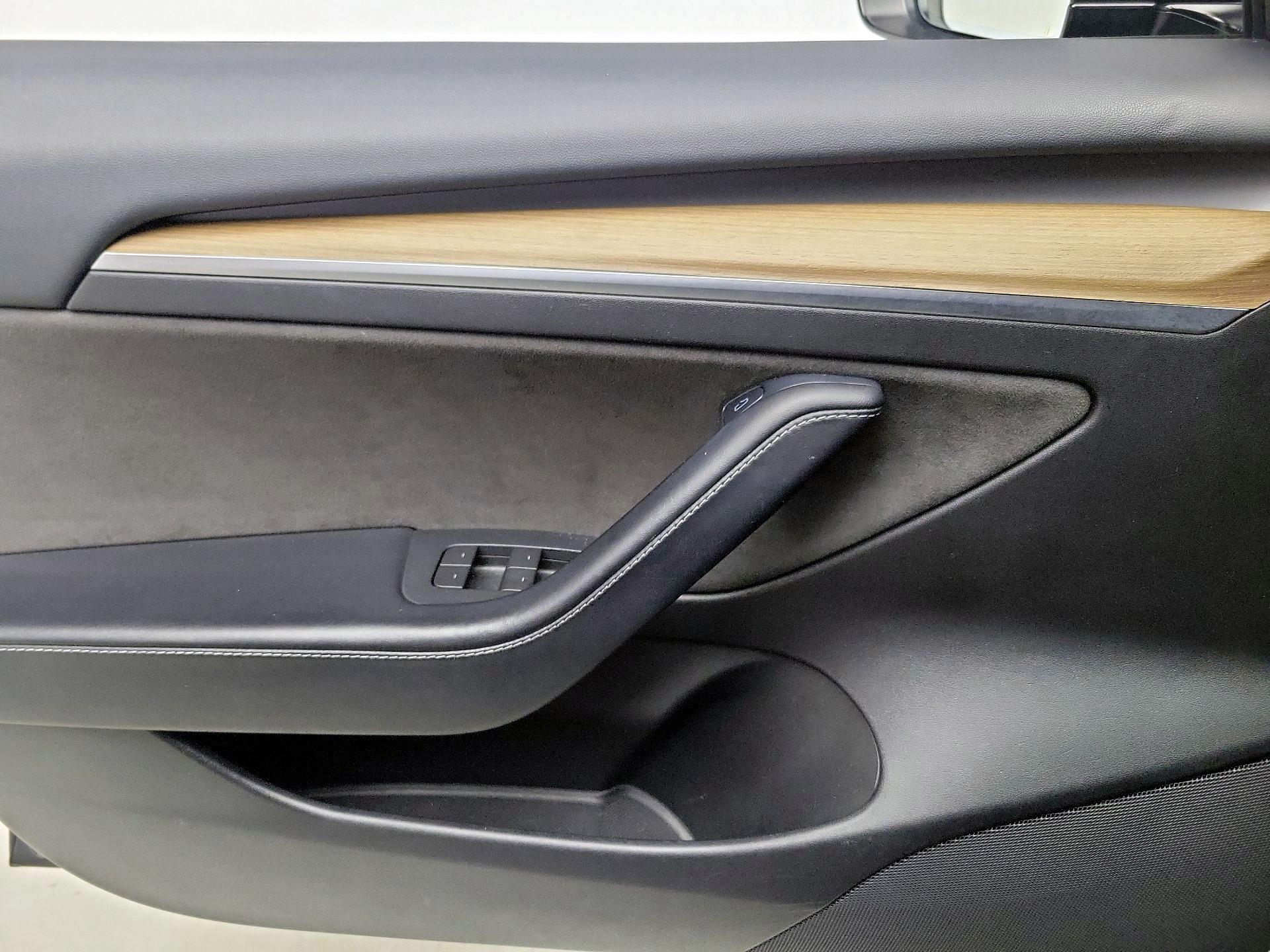 Thumbnail: 2021 Tesla Model 3 - 12