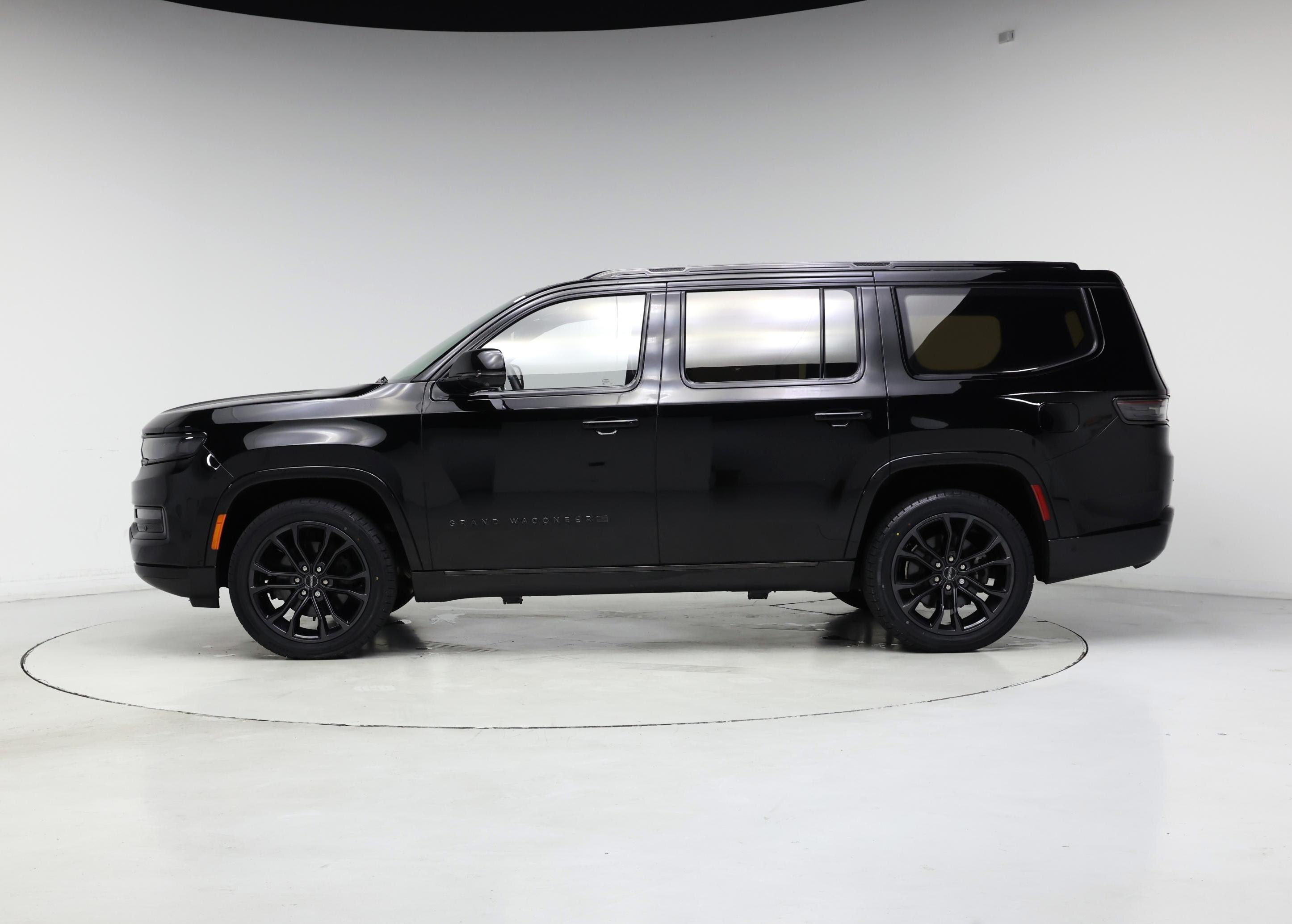 Thumbnail: 2022 Jeep Grand Wagoneer - 3