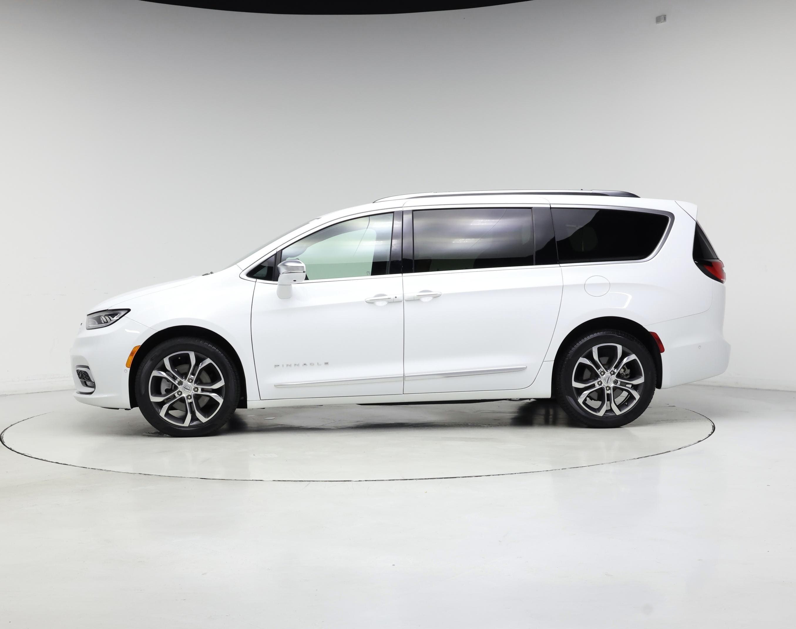 Thumbnail: 2022 Chrysler Pacifica - 3