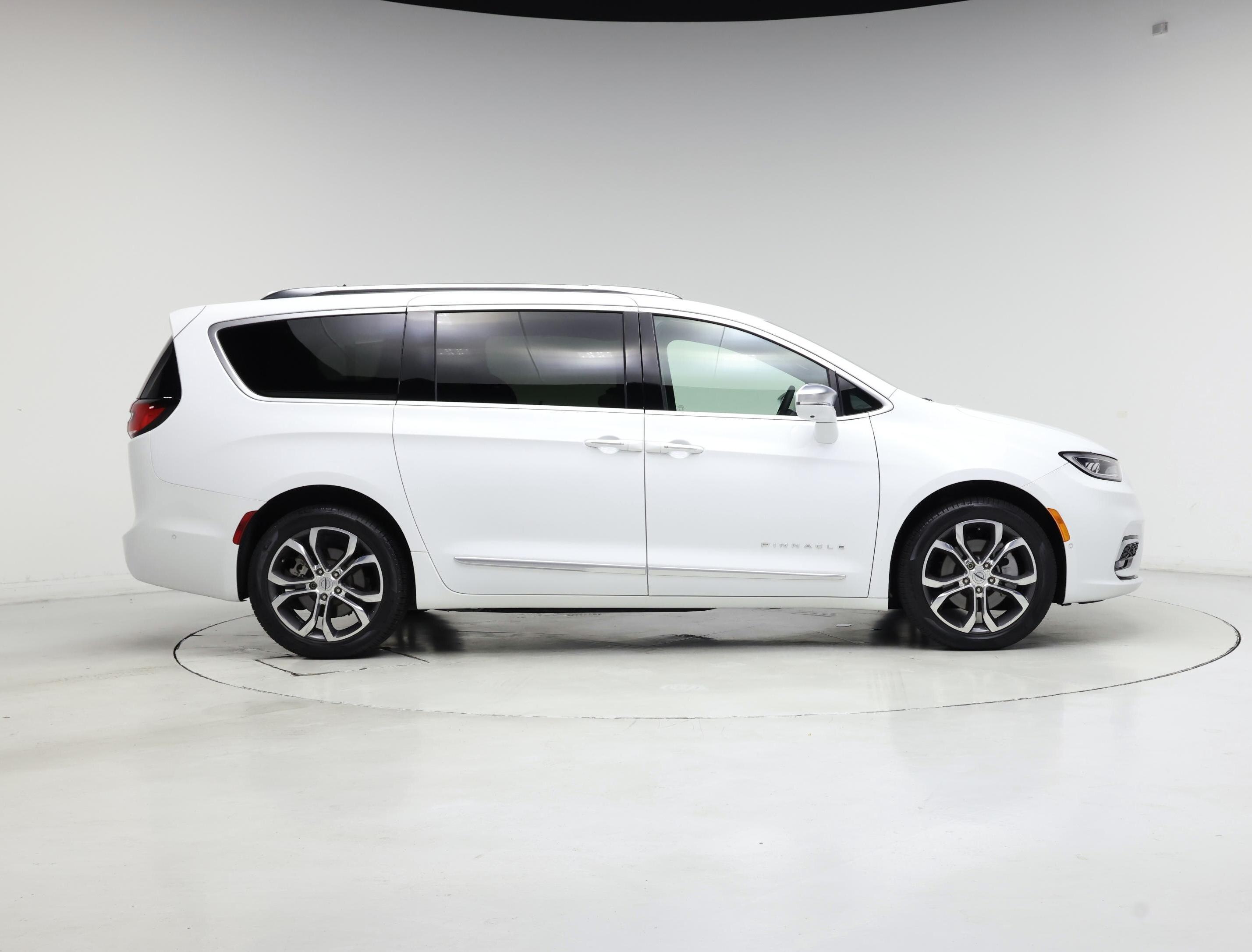 Thumbnail: 2022 Chrysler Pacifica - 7