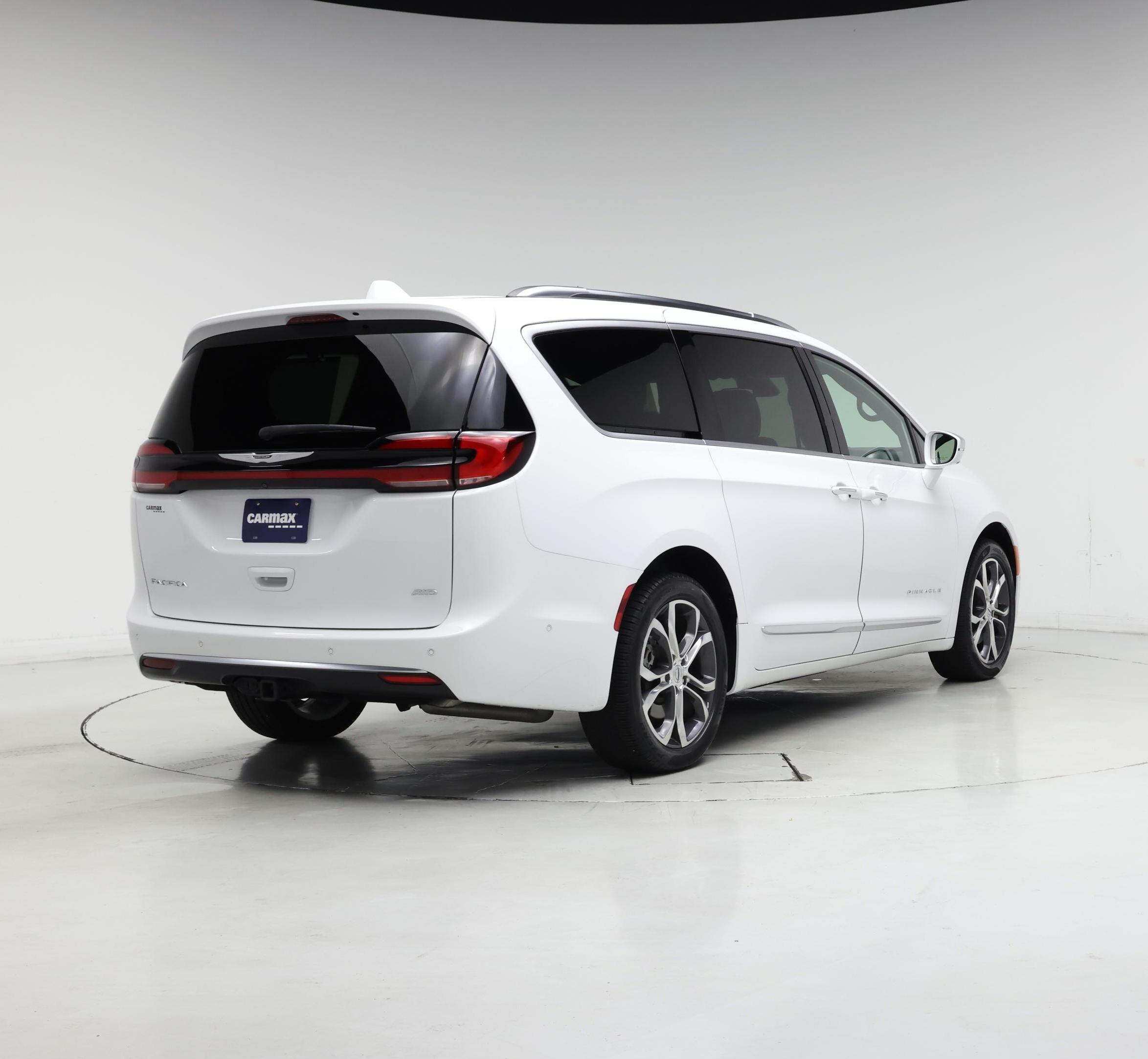 Thumbnail: 2022 Chrysler Pacifica - 8