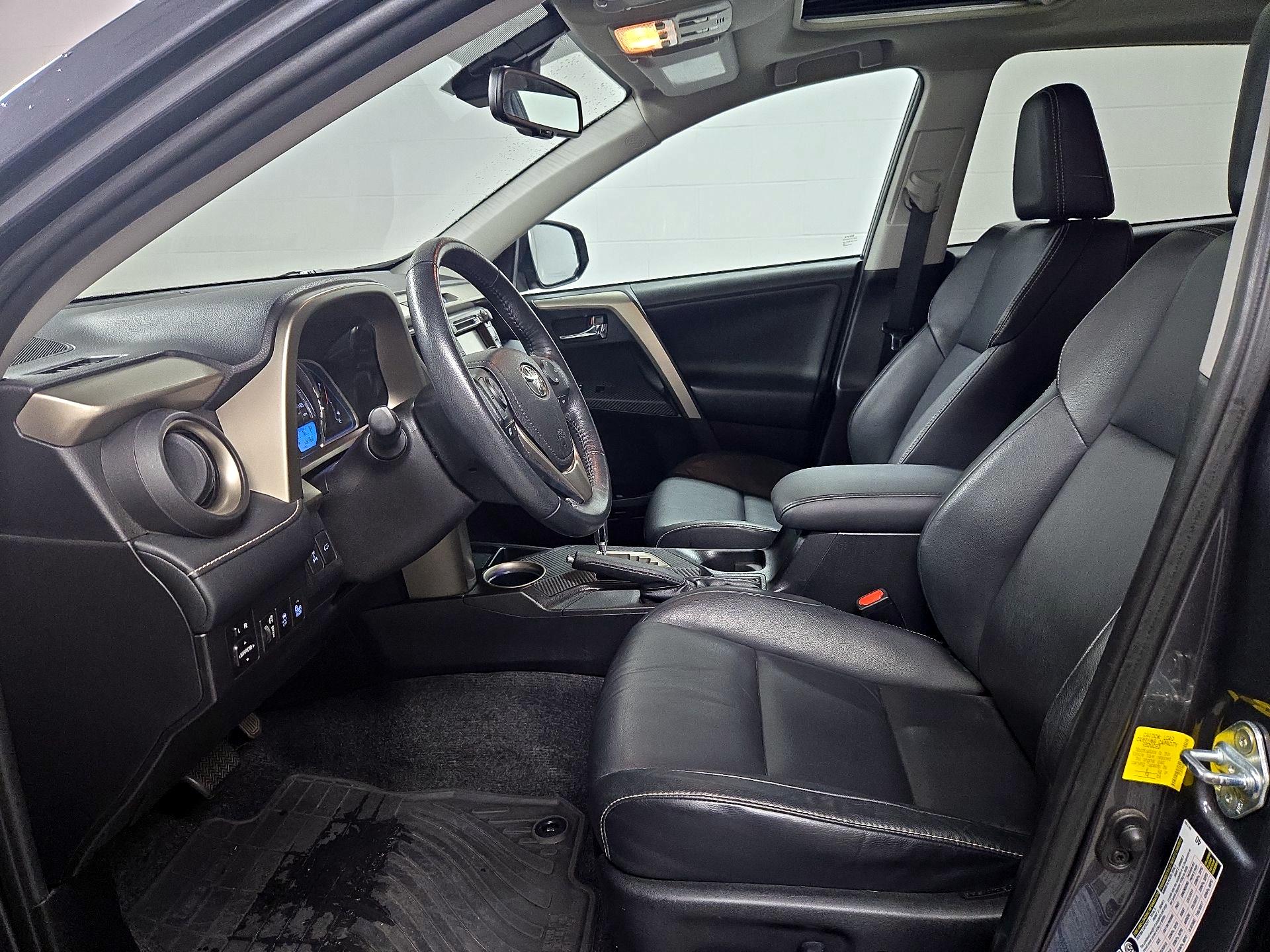 Thumbnail: 2015 Toyota RAV4 - 11