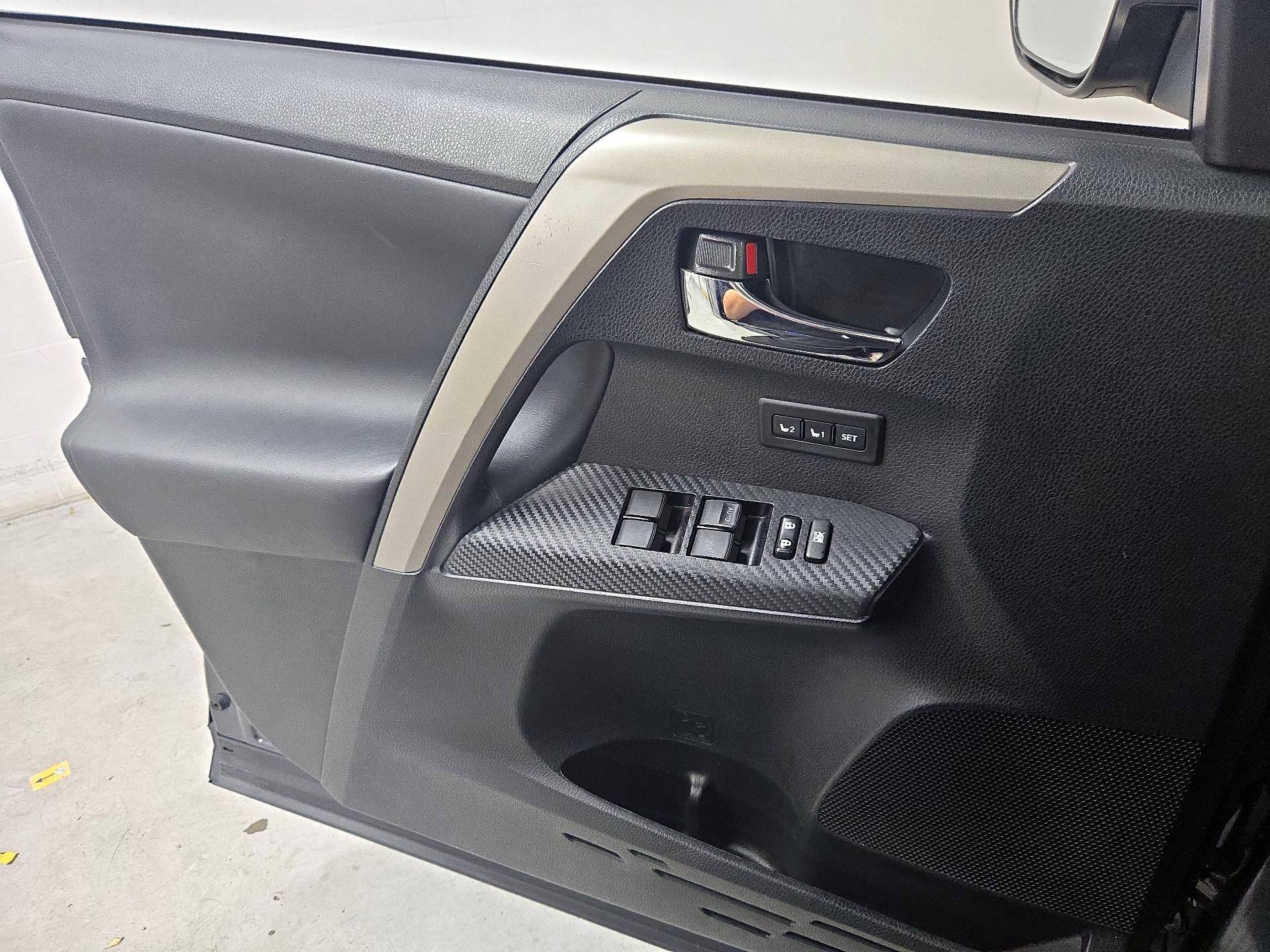 Thumbnail: 2015 Toyota RAV4 - 12