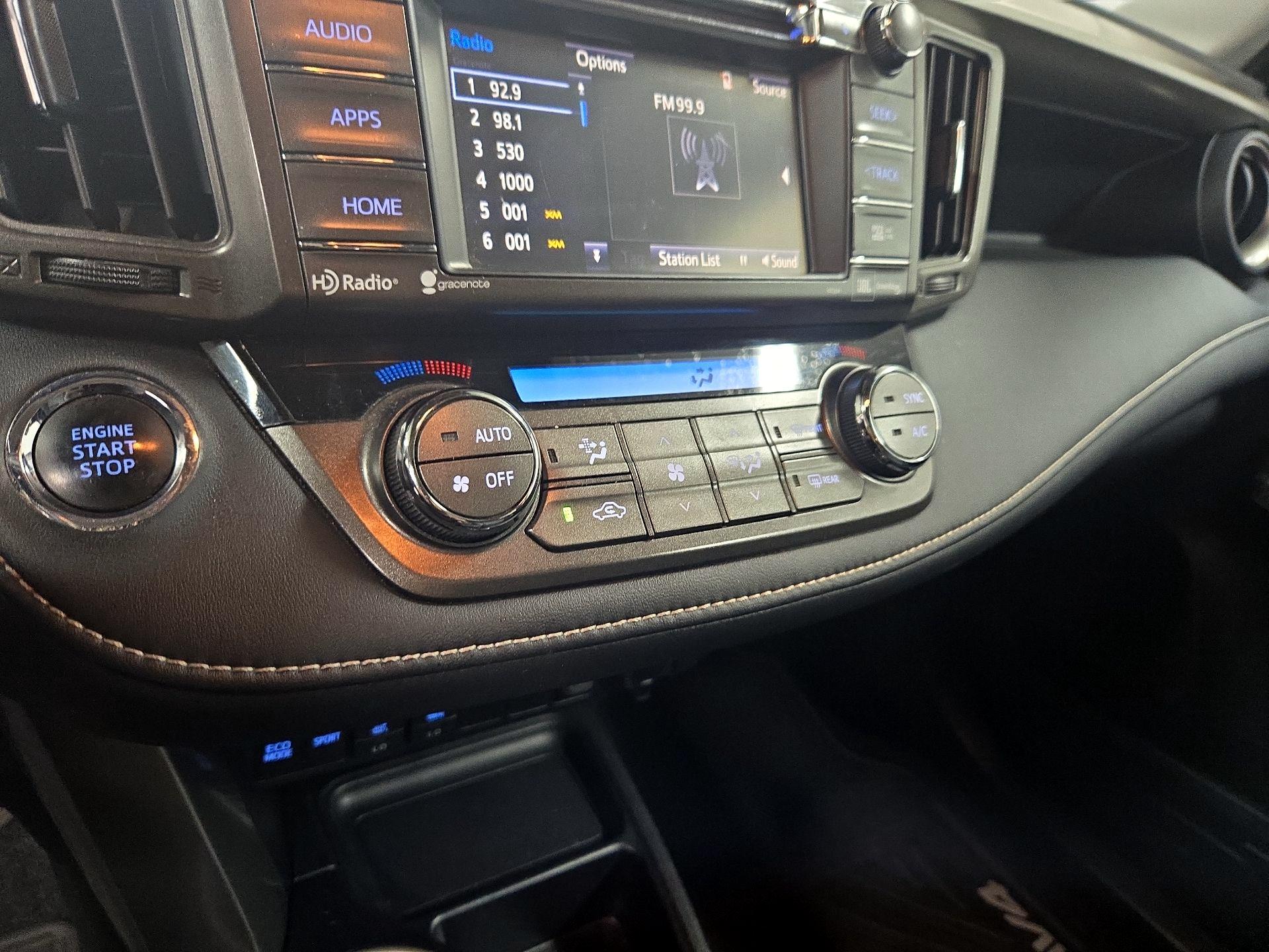 Thumbnail: 2015 Toyota RAV4 - 16