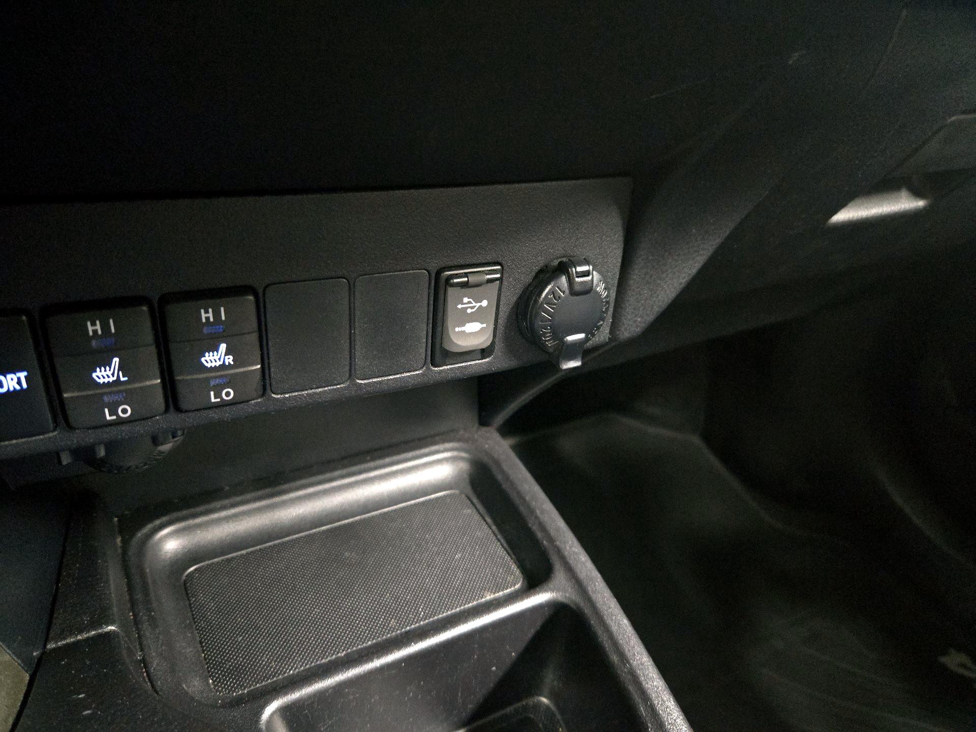 Thumbnail: 2015 Toyota RAV4 - 18