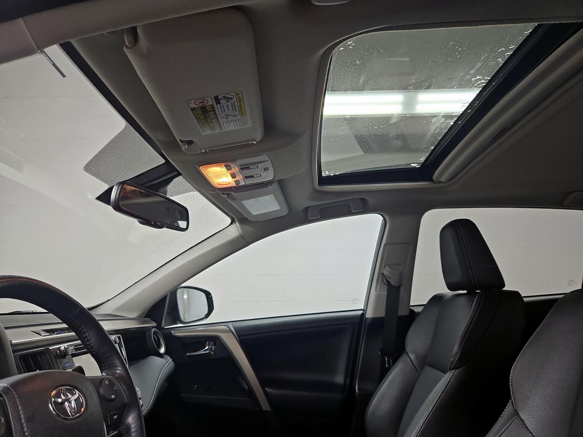 Thumbnail: 2015 Toyota RAV4 - 19