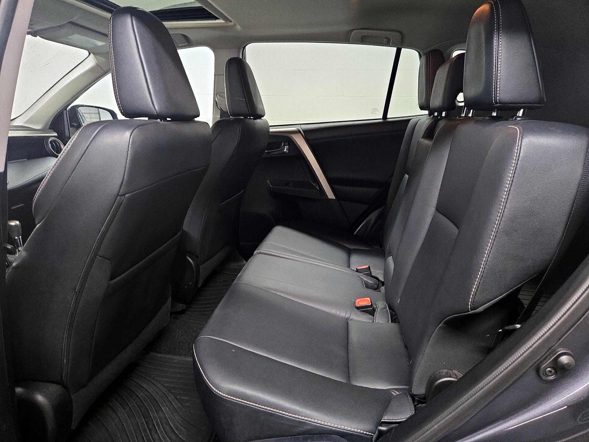 Thumbnail: 2015 Toyota RAV4 - 20