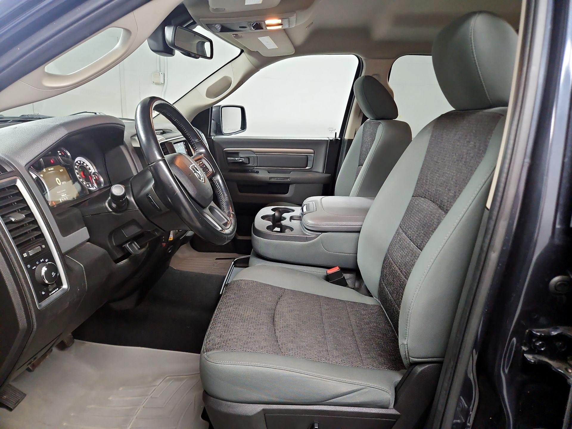 Thumbnail: 2019 RAM 1500 Classic - 11