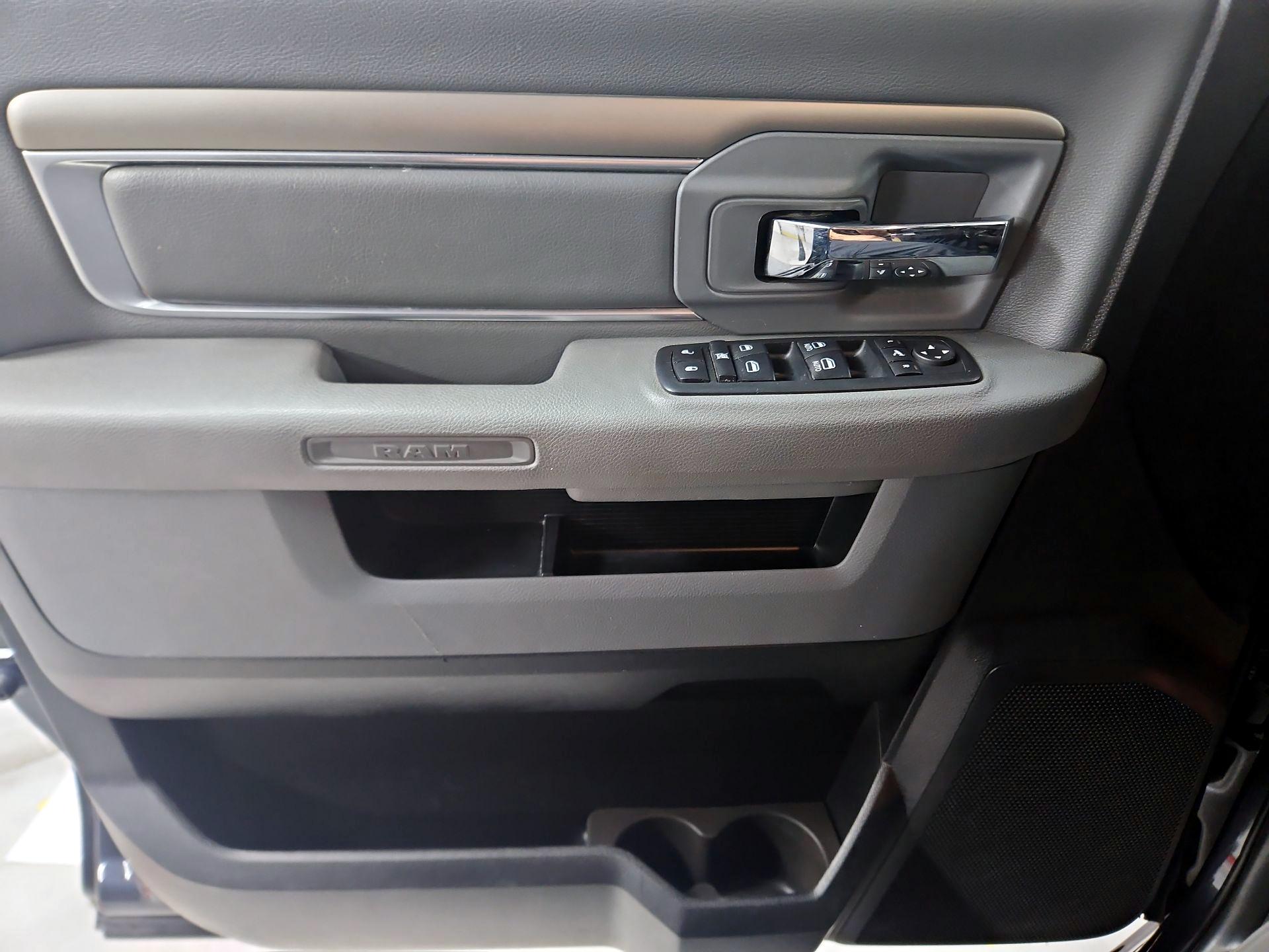 Thumbnail: 2019 RAM 1500 Classic - 12