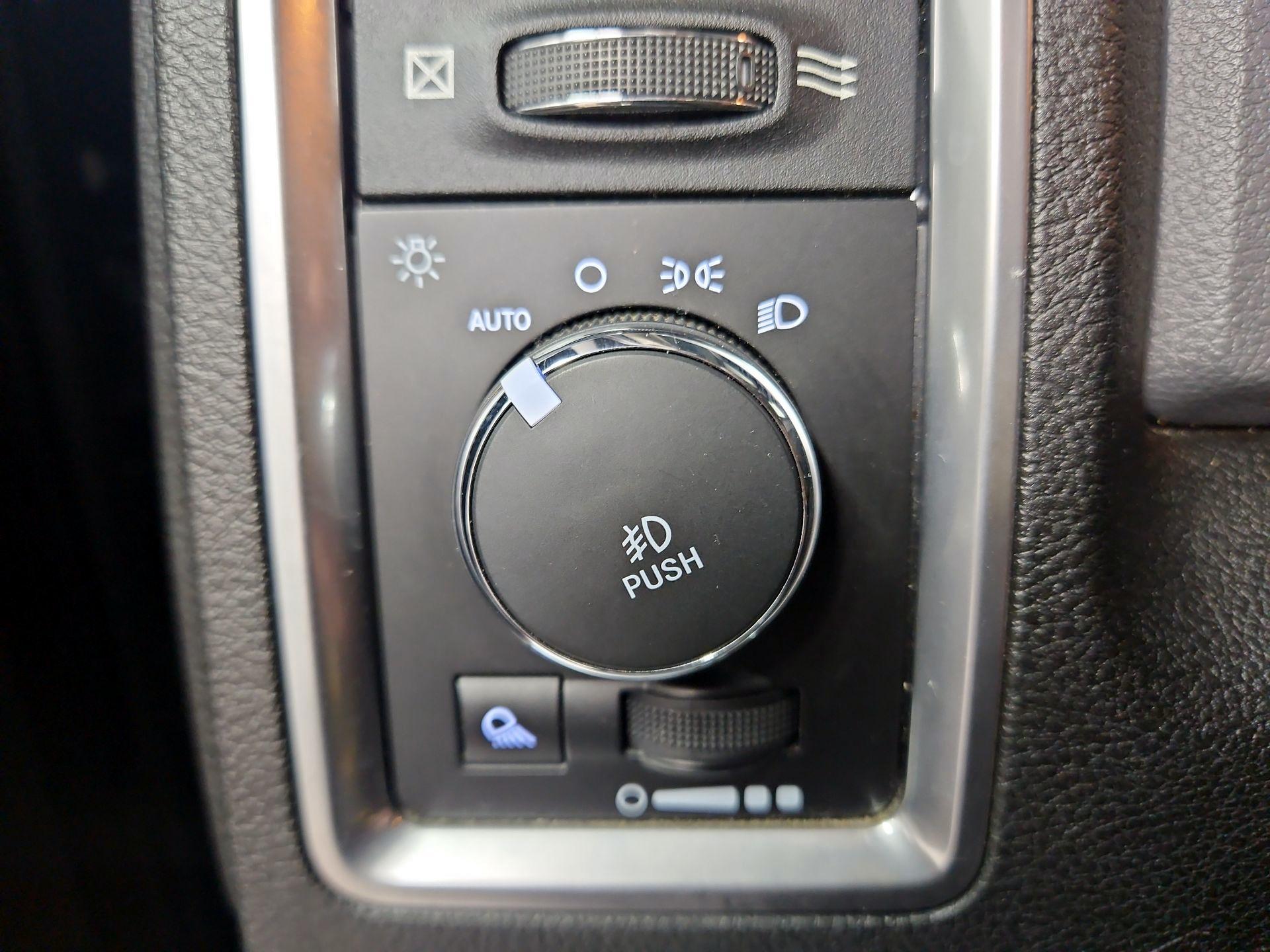 Thumbnail: 2019 RAM 1500 Classic - 13