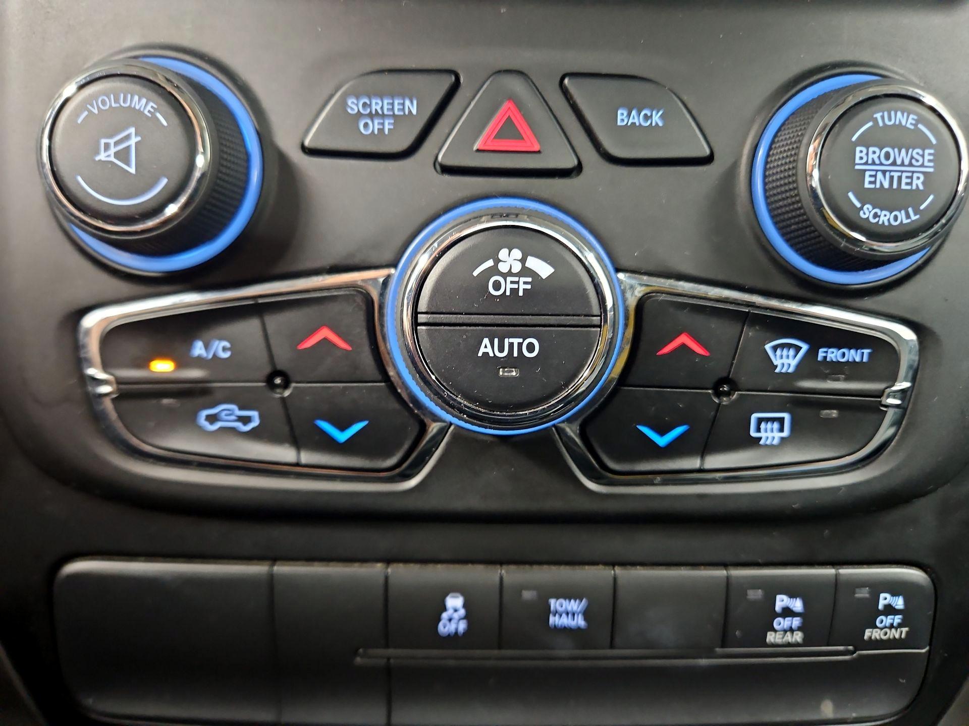 Thumbnail: 2019 RAM 1500 Classic - 16