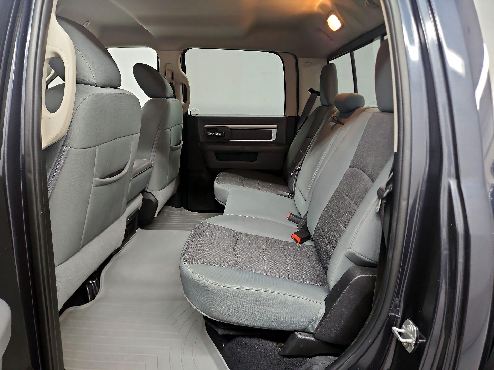Thumbnail: 2019 RAM 1500 Classic - 19