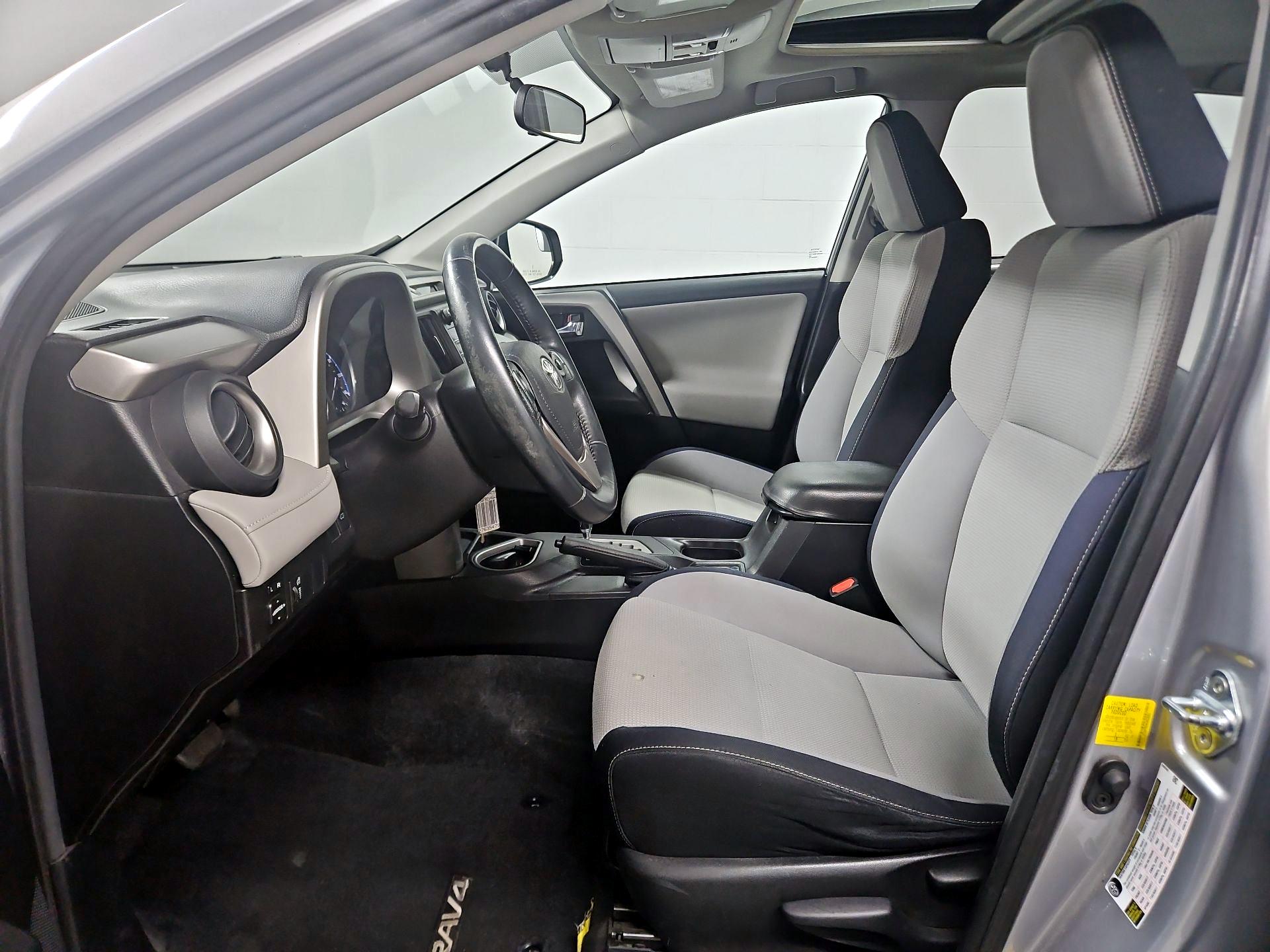 Thumbnail: 2016 Toyota RAV4 - 11