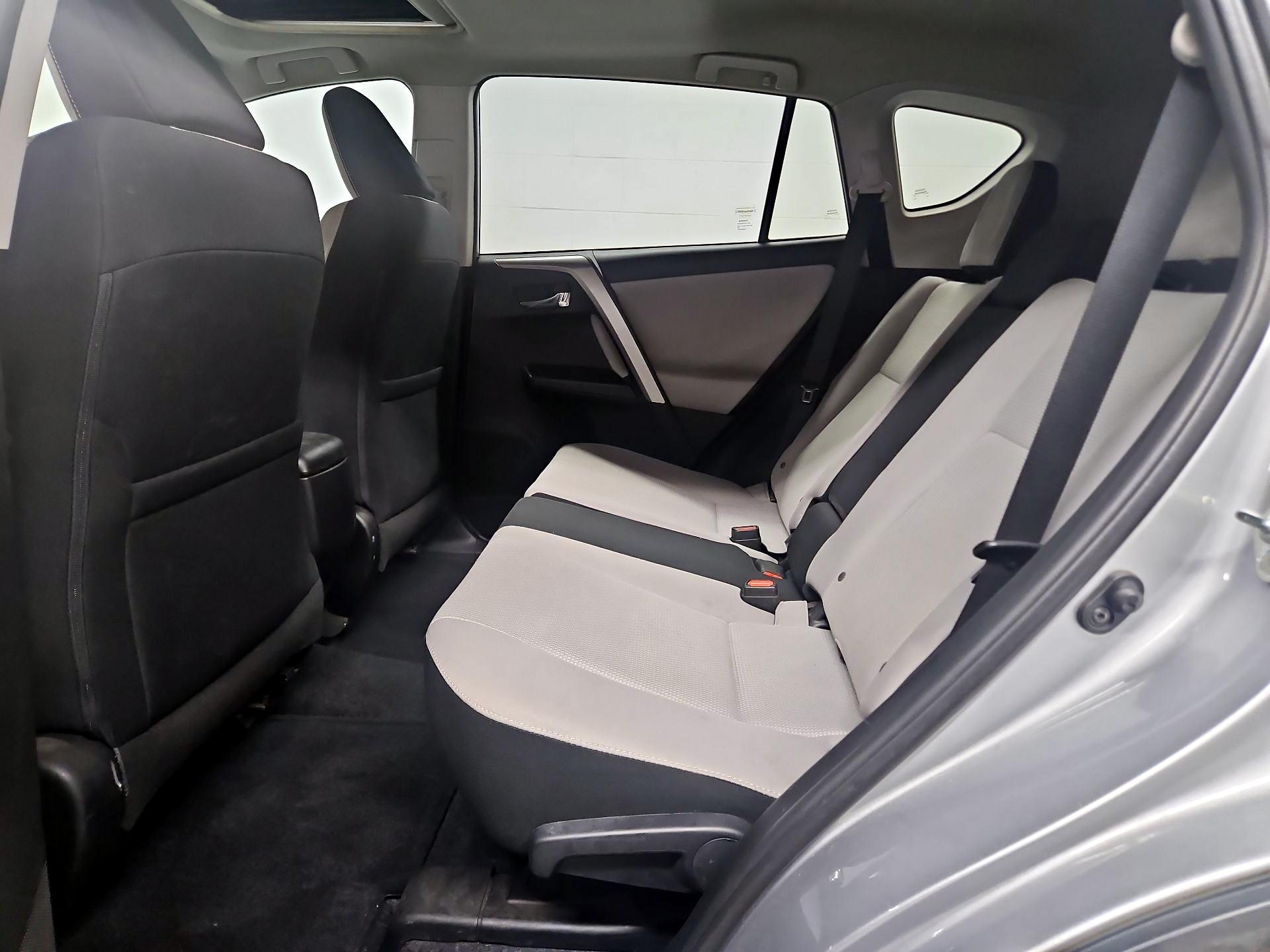 Thumbnail: 2016 Toyota RAV4 - 20