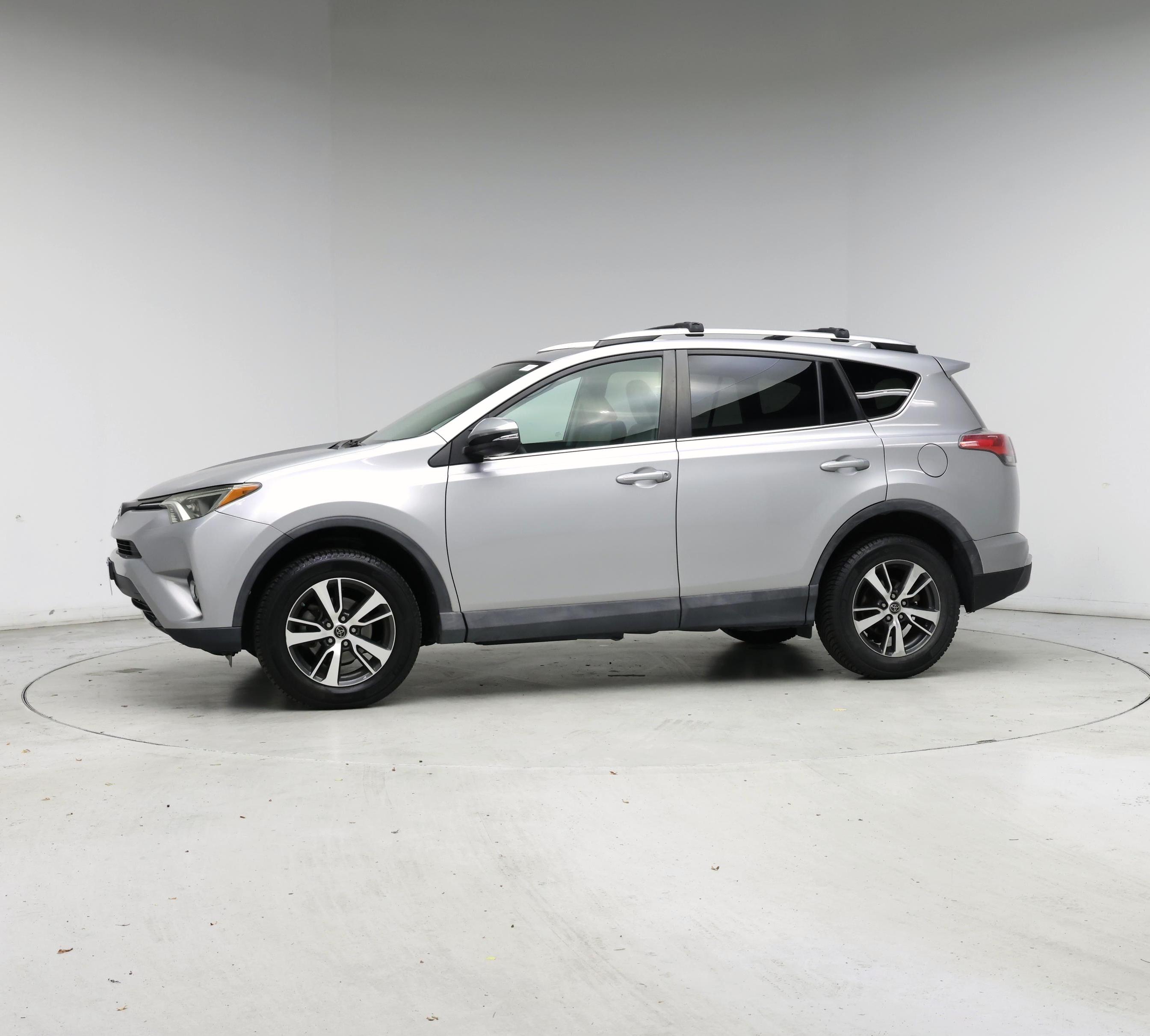 Thumbnail: 2016 Toyota RAV4 - 3