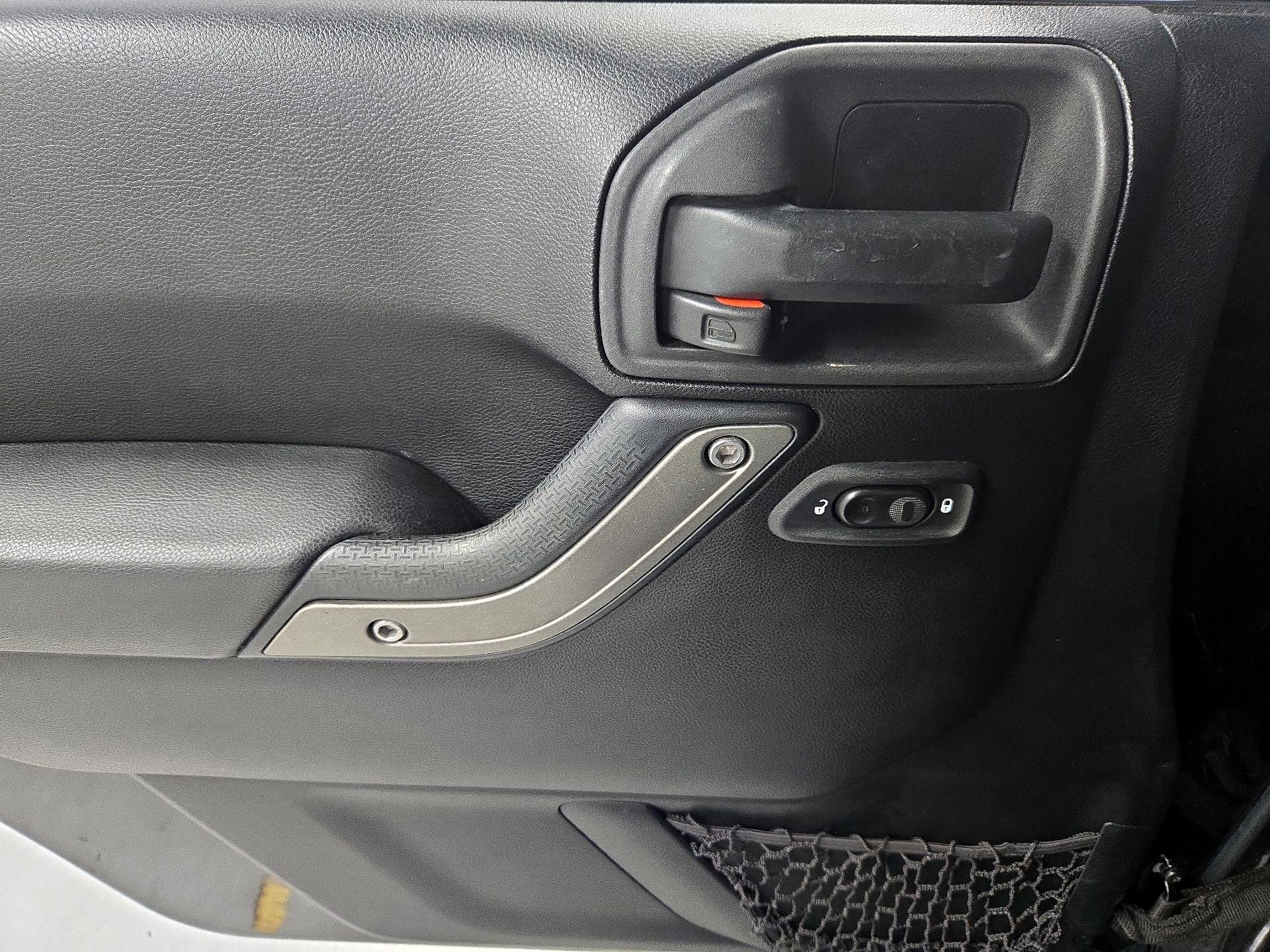 Thumbnail: 2015 Jeep Wrangler - 12