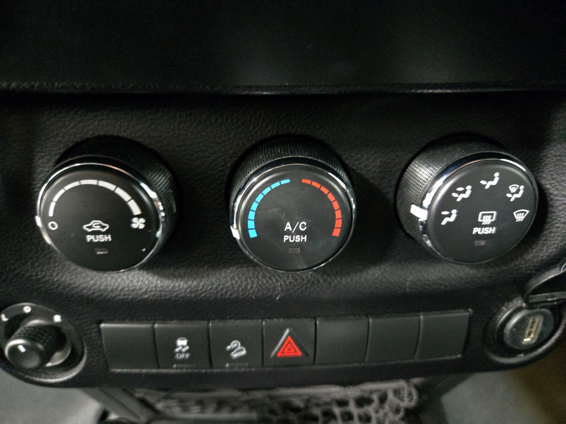 Thumbnail: 2015 Jeep Wrangler - 17