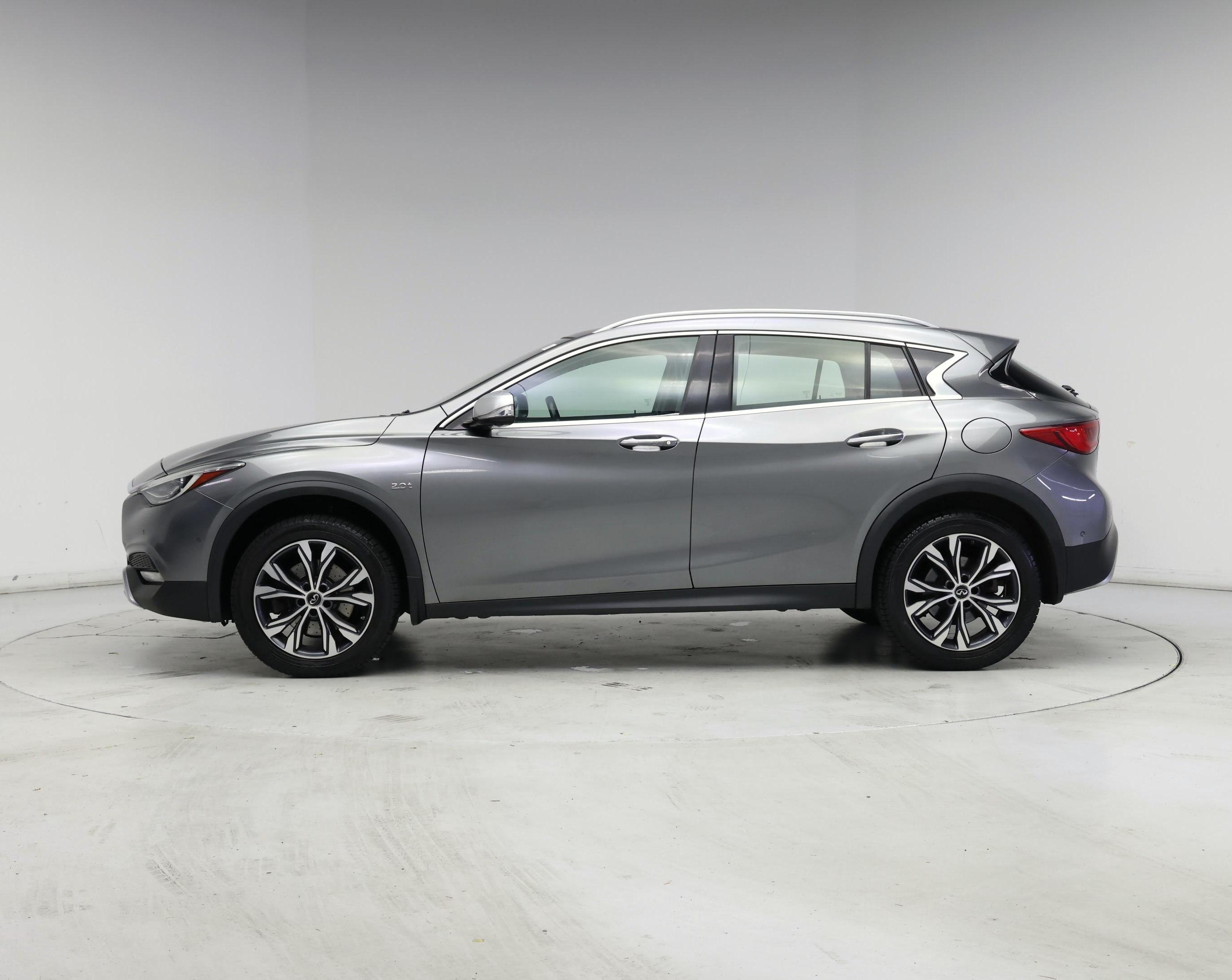 Thumbnail: 2017 INFINITI QX30 - 3