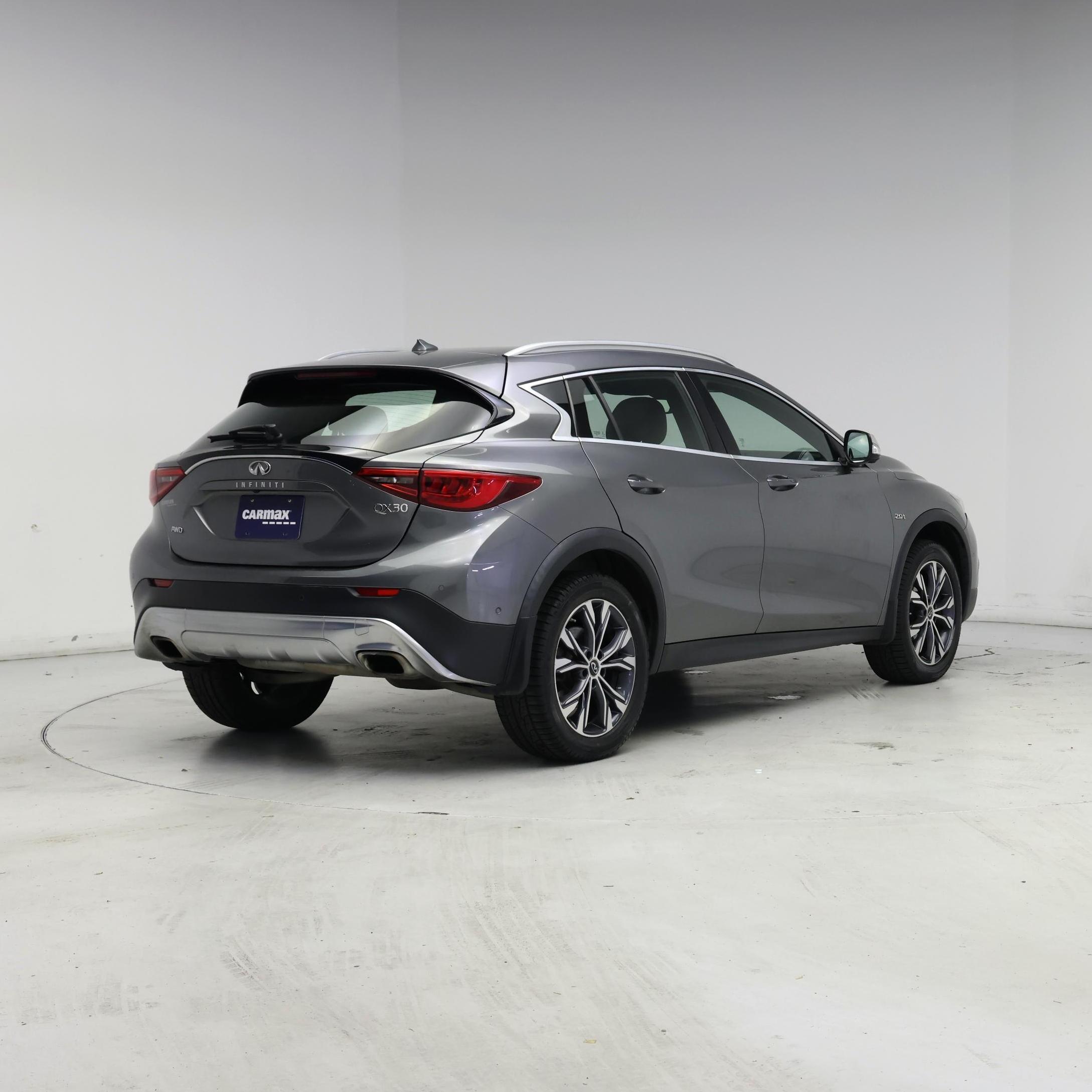 Thumbnail: 2017 INFINITI QX30 - 8