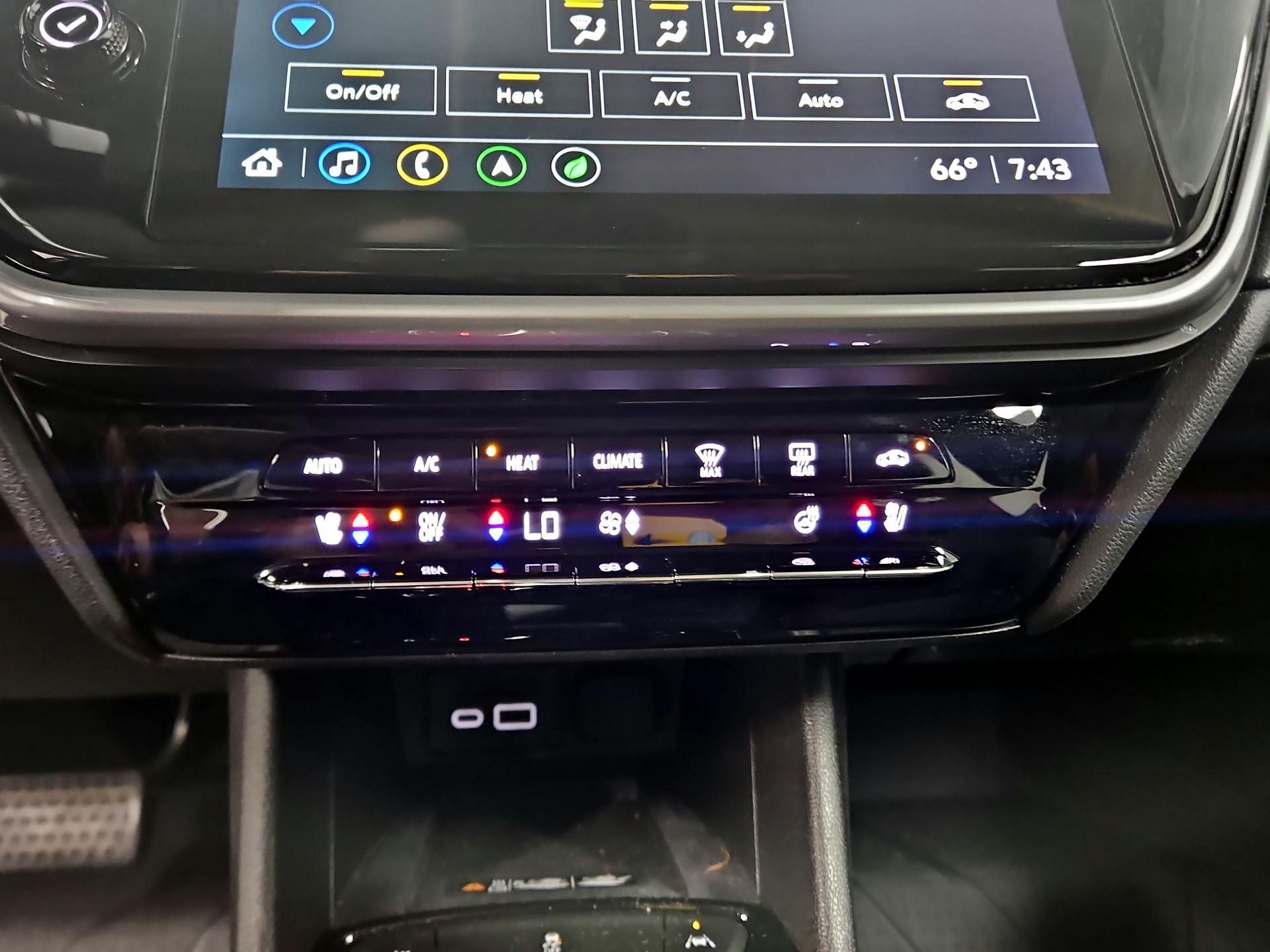 Thumbnail: 2023 Chevrolet Bolt EUV - 17