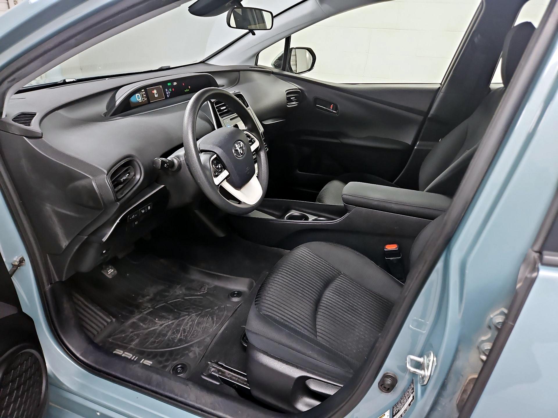 Thumbnail: 2017 Toyota Prius - 11