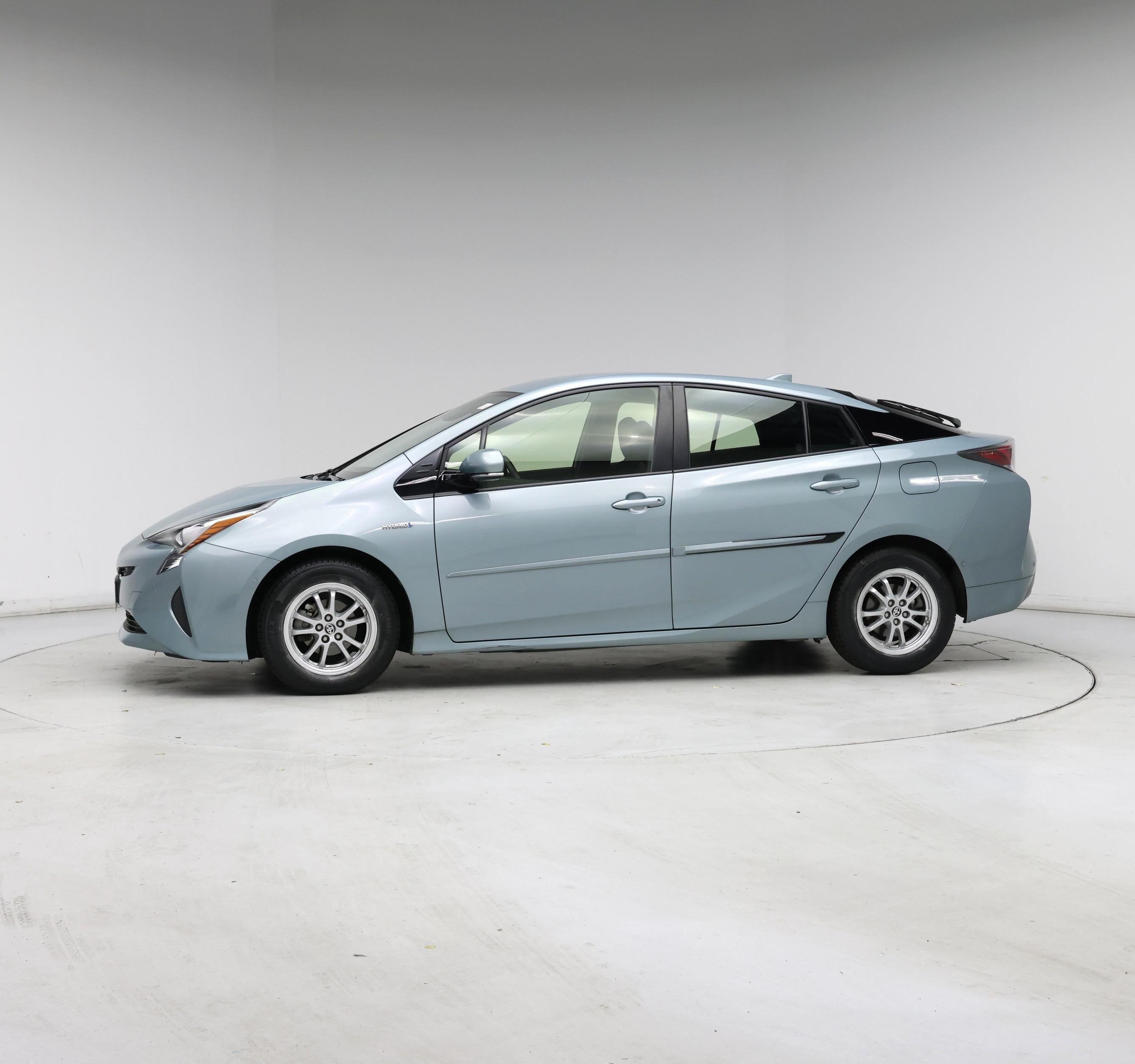 Thumbnail: 2017 Toyota Prius - 3