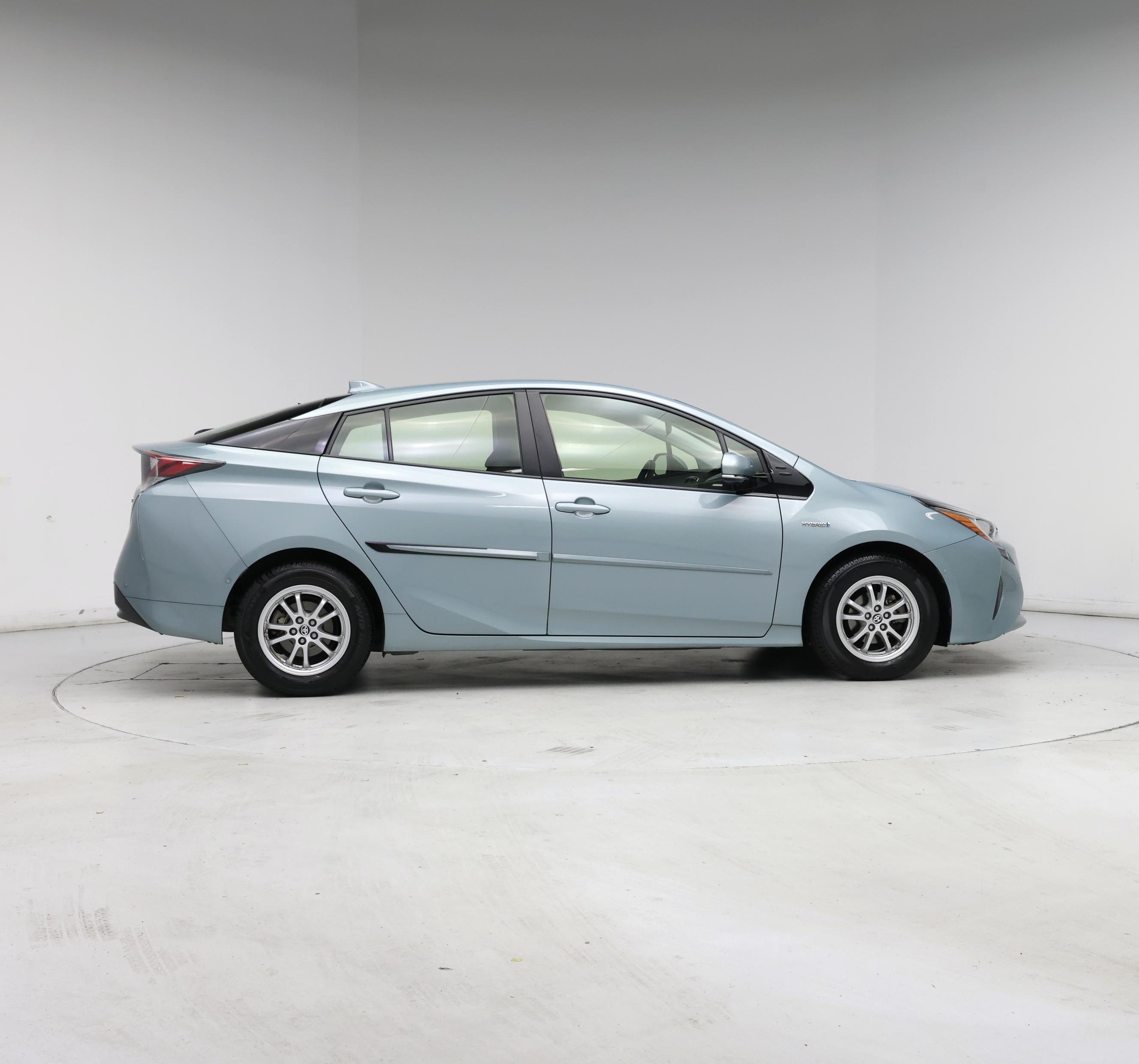 Thumbnail: 2017 Toyota Prius - 7