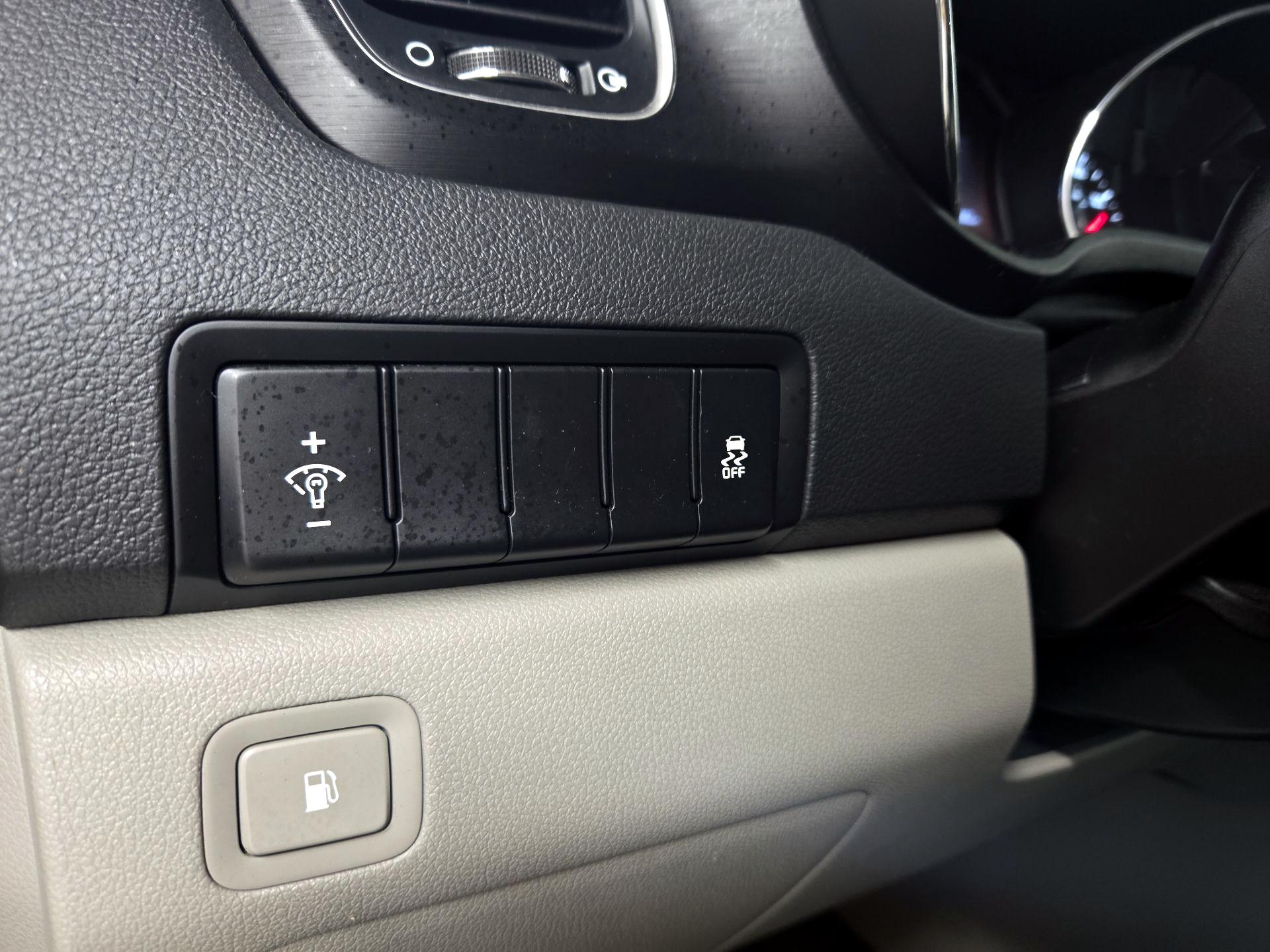 Thumbnail: 2019 Kia Sedona - 13