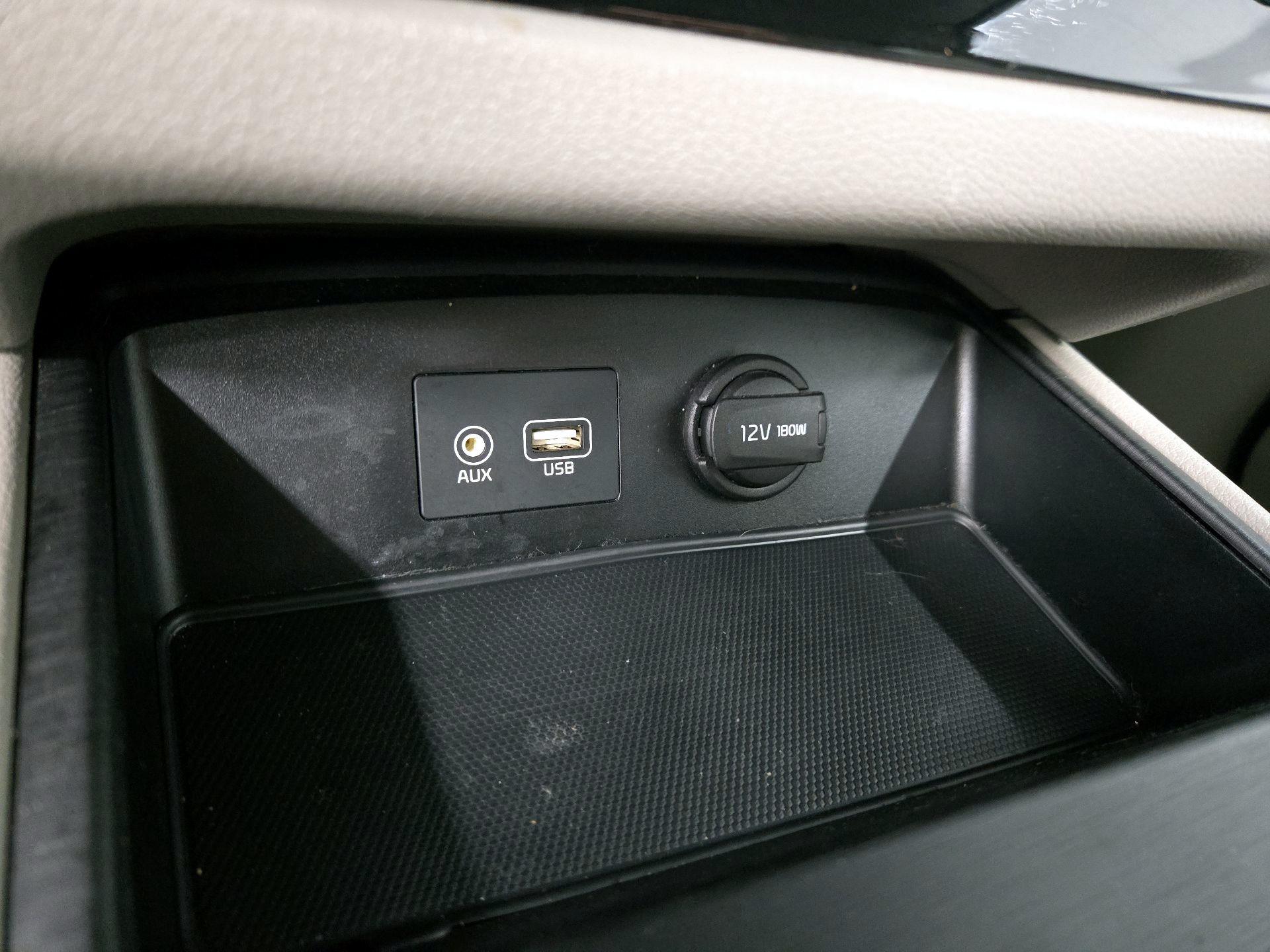 Thumbnail: 2019 Kia Sedona - 18