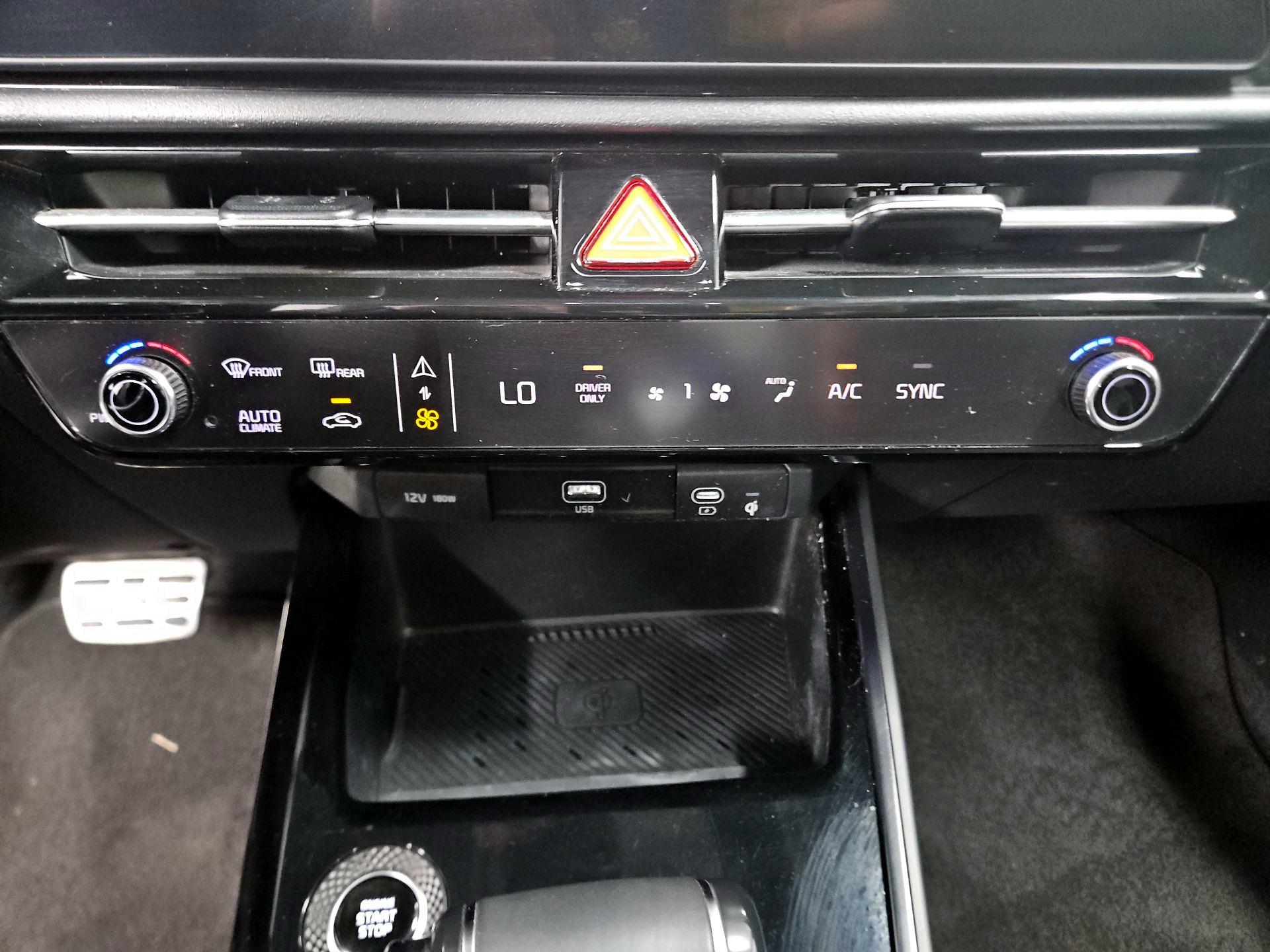 Thumbnail: 2023 Kia Niro - 17