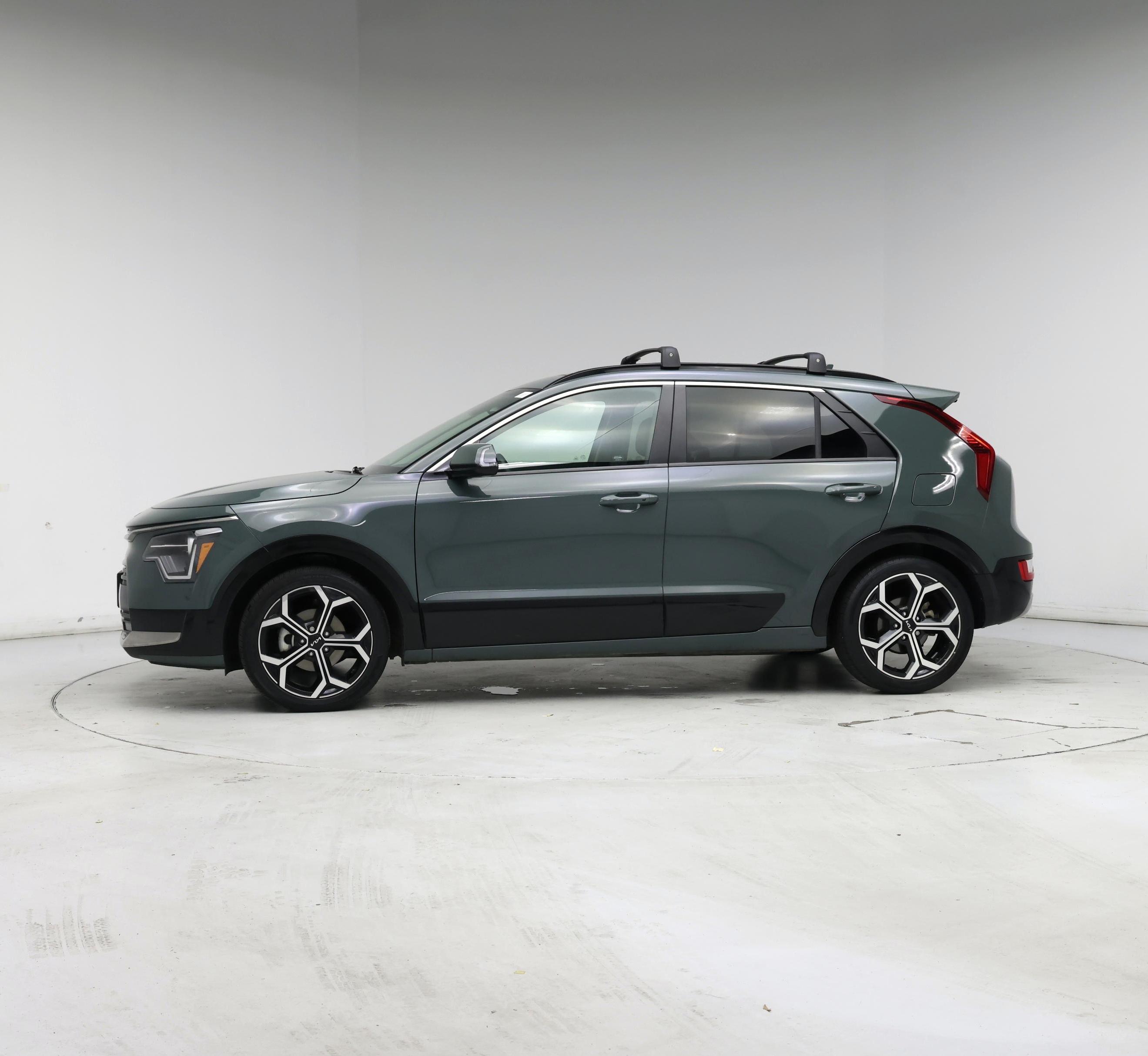 Thumbnail: 2023 Kia Niro - 3