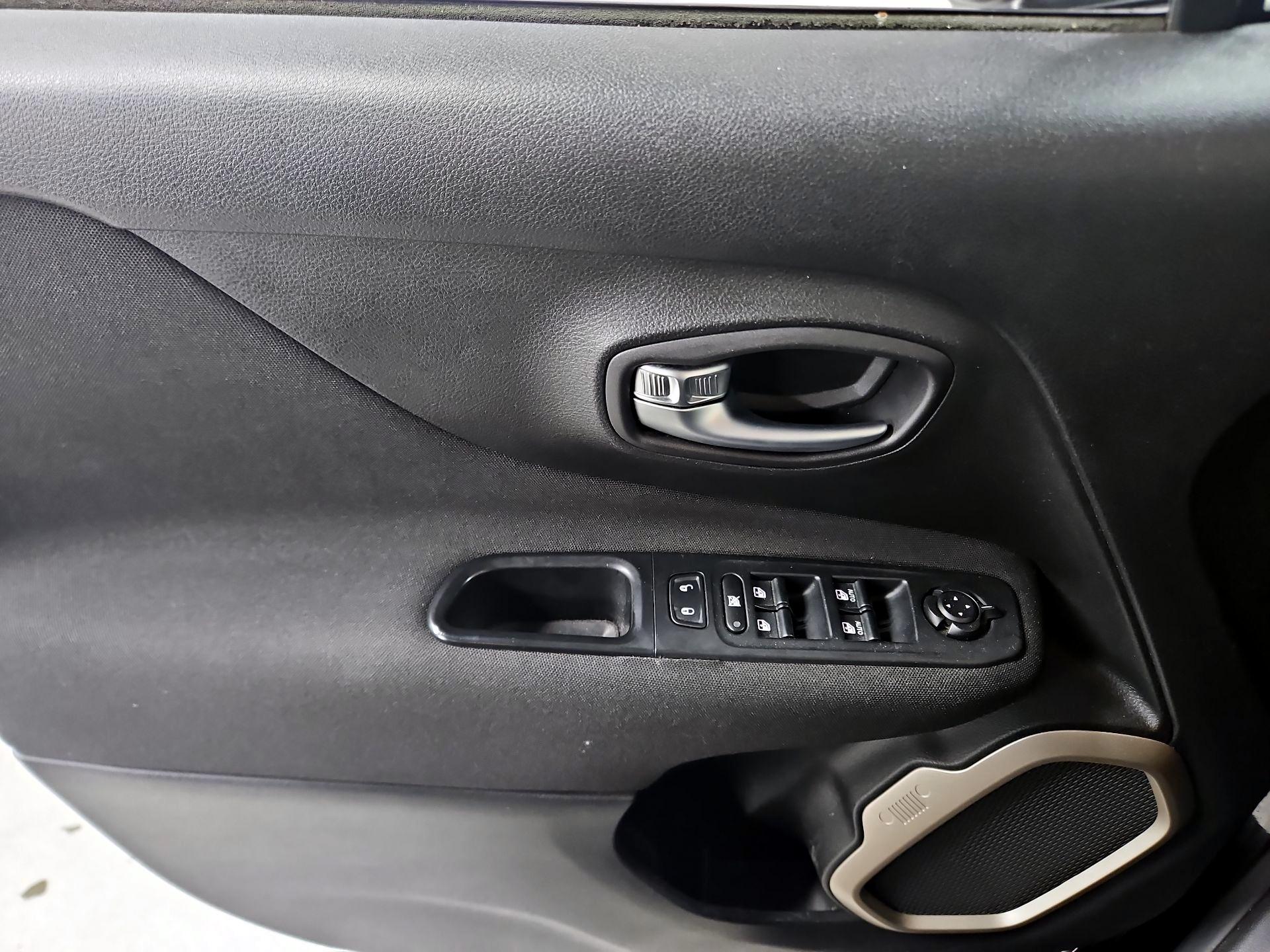 Thumbnail: 2015 Jeep Renegade - 12