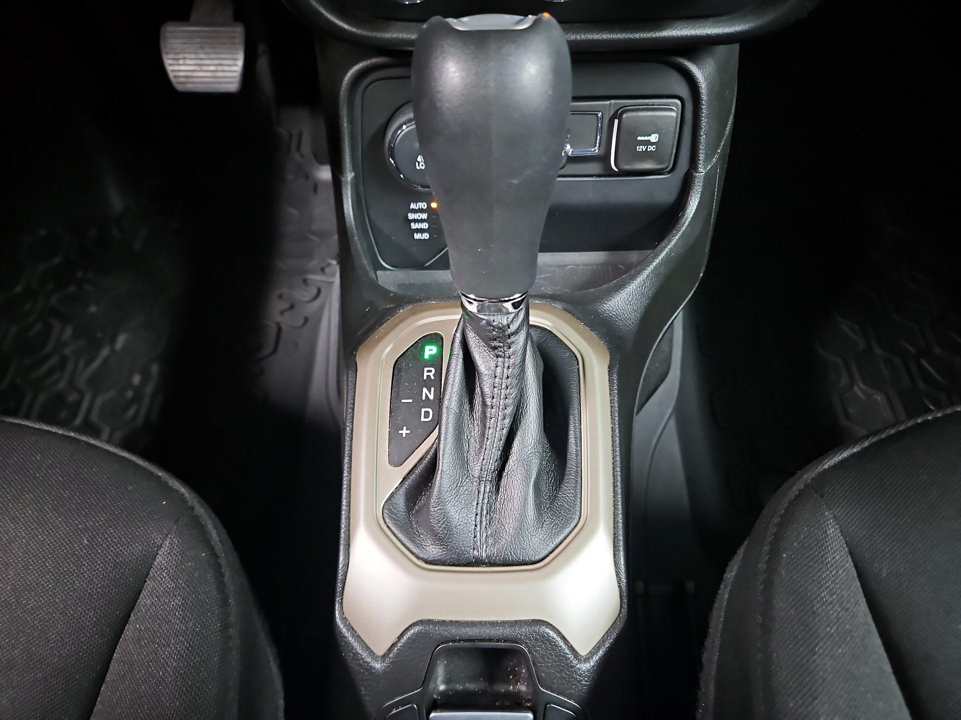 Thumbnail: 2015 Jeep Renegade - 18