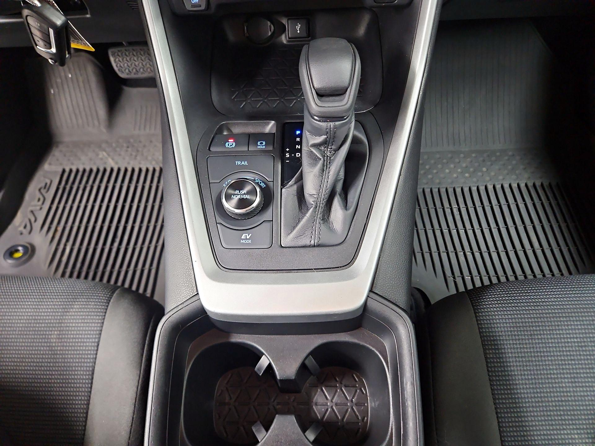 Thumbnail: 2021 Toyota RAV4 - 17