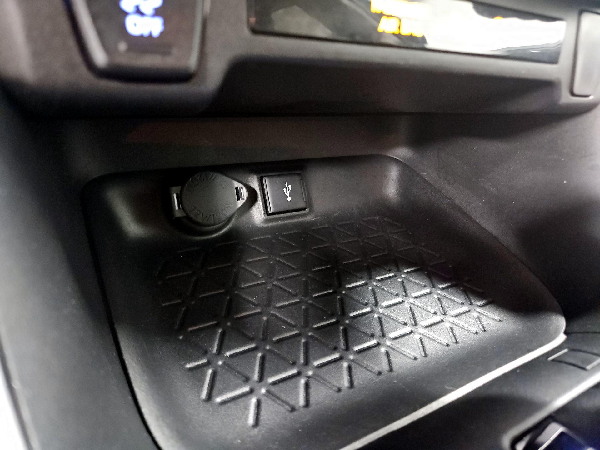 Thumbnail: 2021 Toyota RAV4 - 18