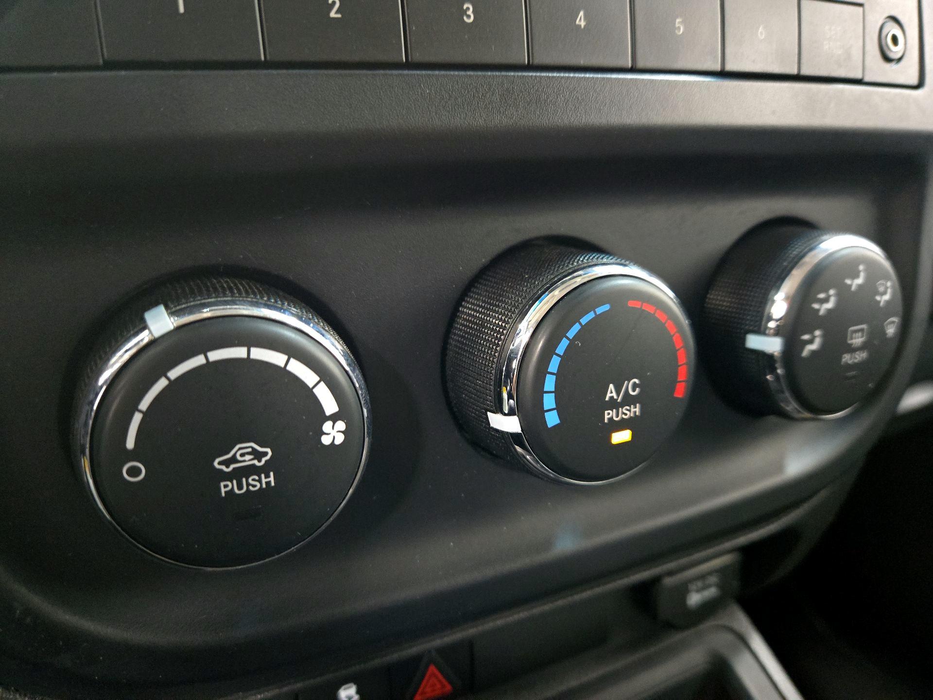 Thumbnail: 2014 Jeep Compass - 15