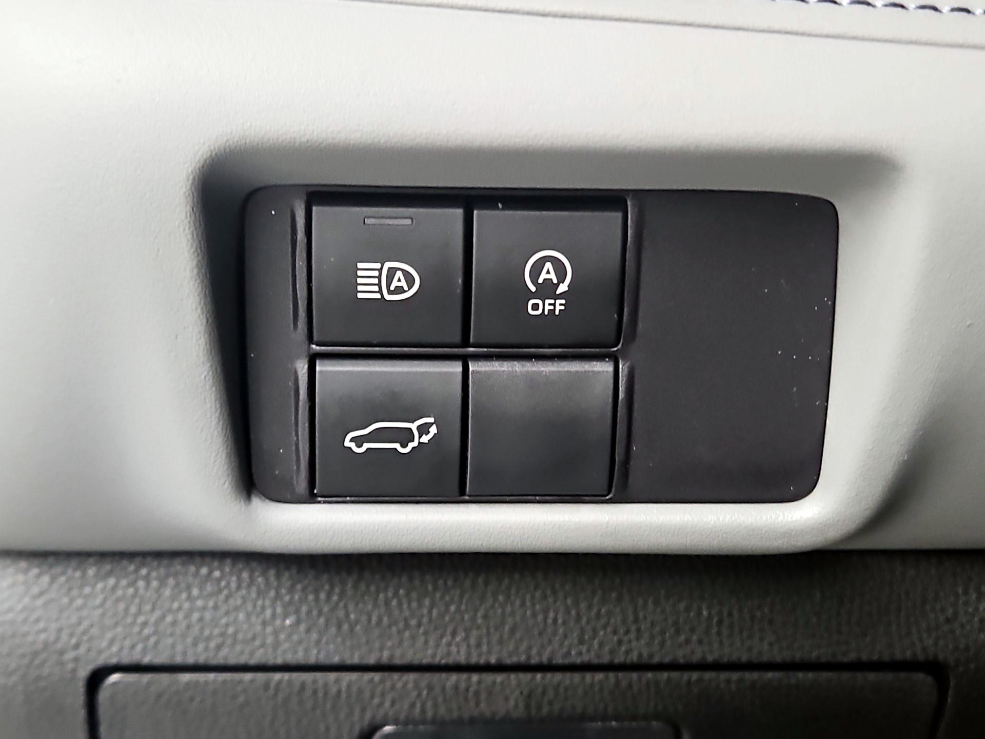 Thumbnail: 2023 Toyota Highlander - 13