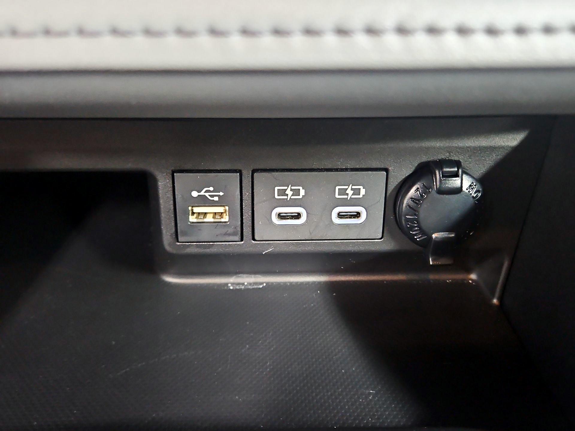 Thumbnail: 2023 Toyota Highlander - 18