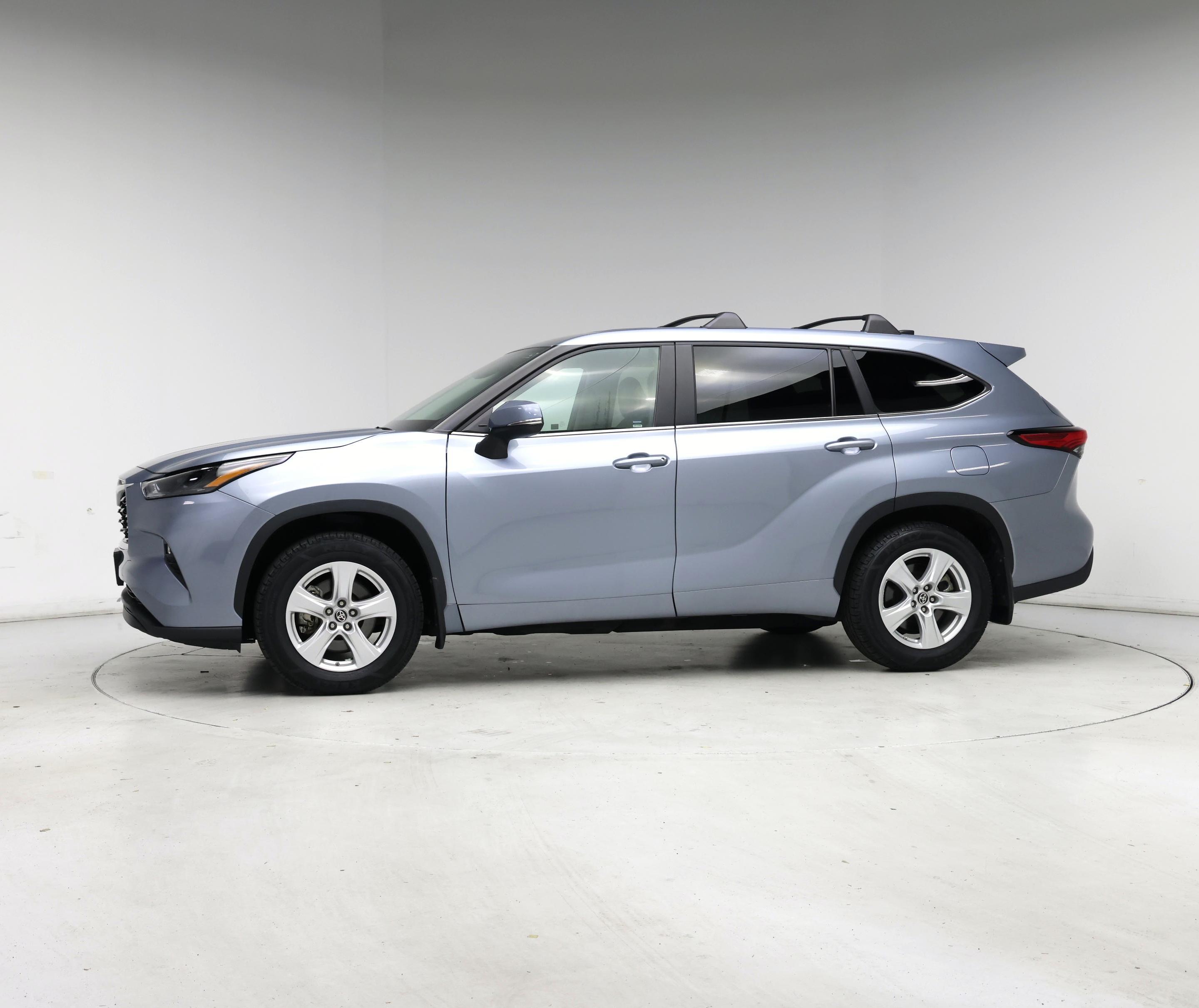 Thumbnail: 2023 Toyota Highlander - 3