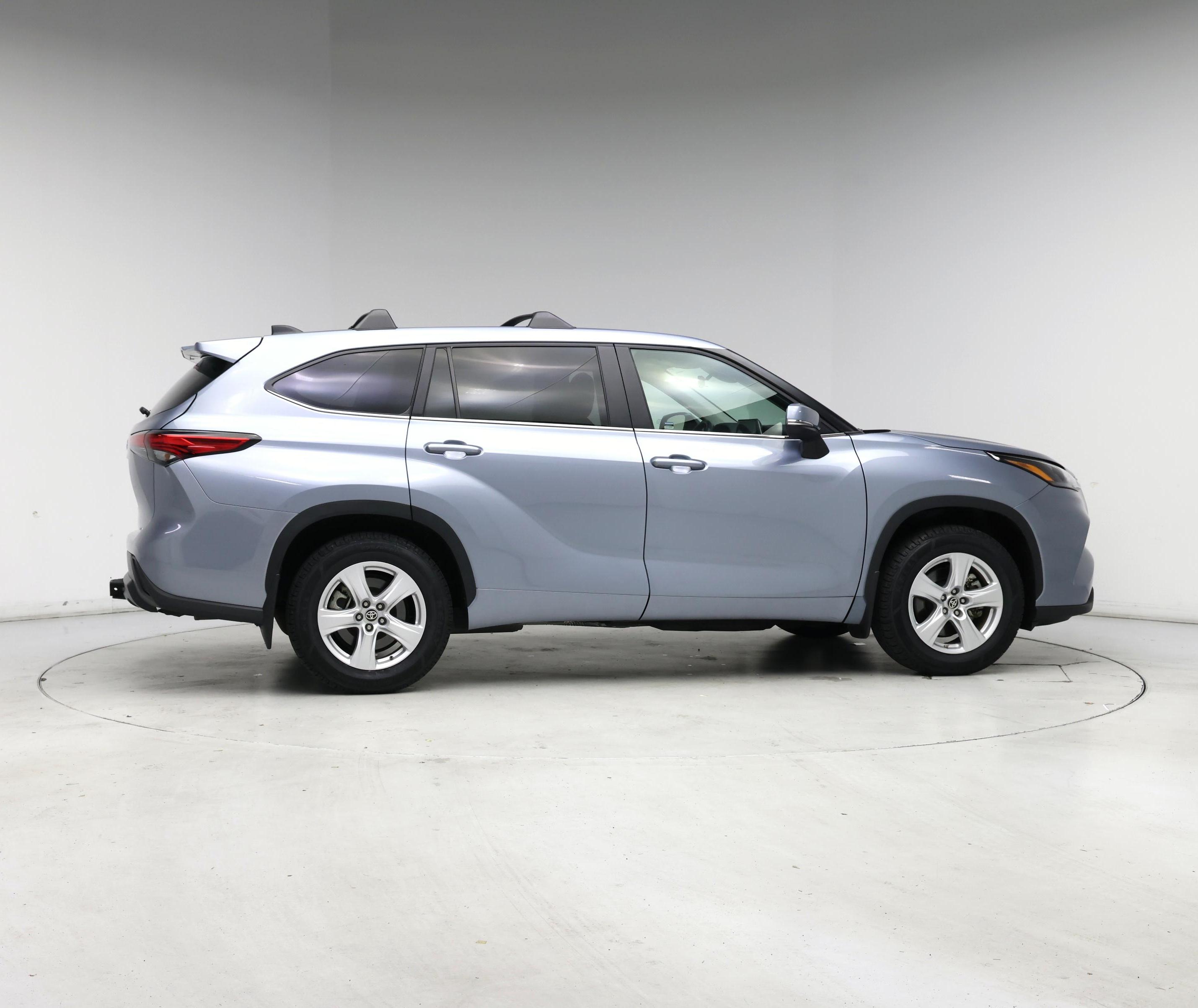 Thumbnail: 2023 Toyota Highlander - 7