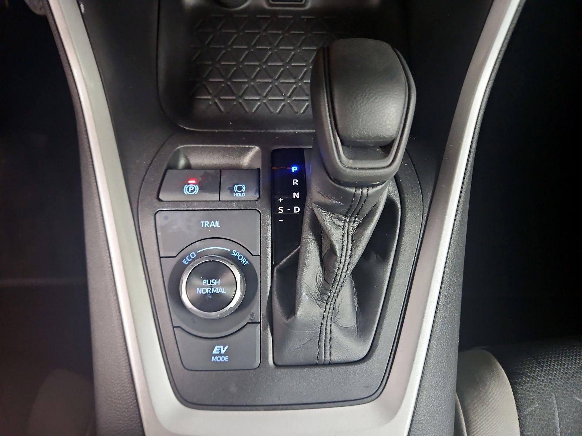 Thumbnail: 2022 Toyota RAV4 - 17