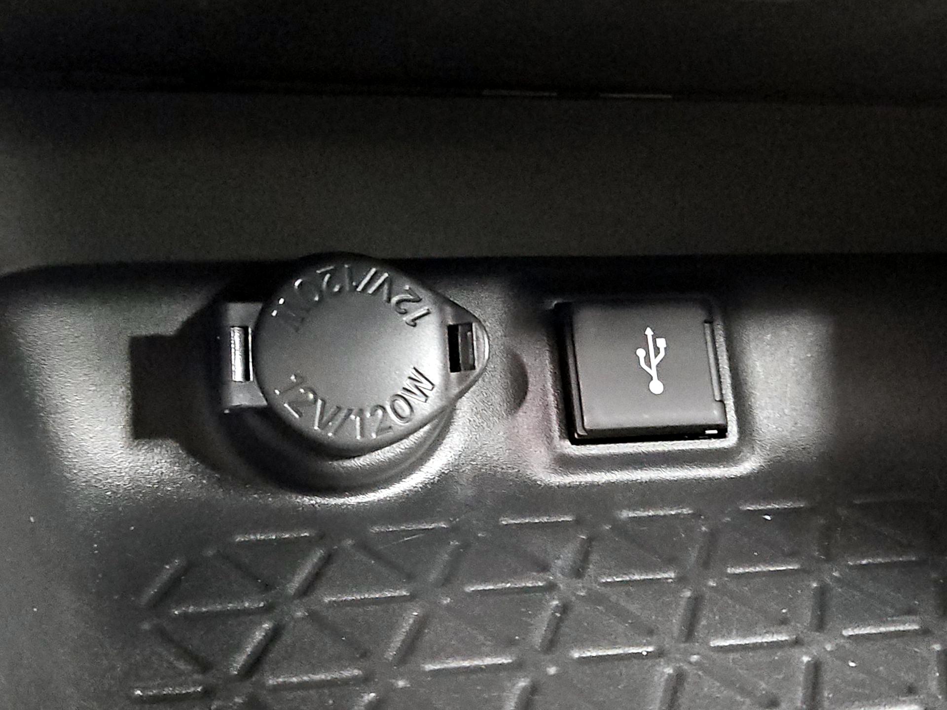 Thumbnail: 2022 Toyota RAV4 - 18