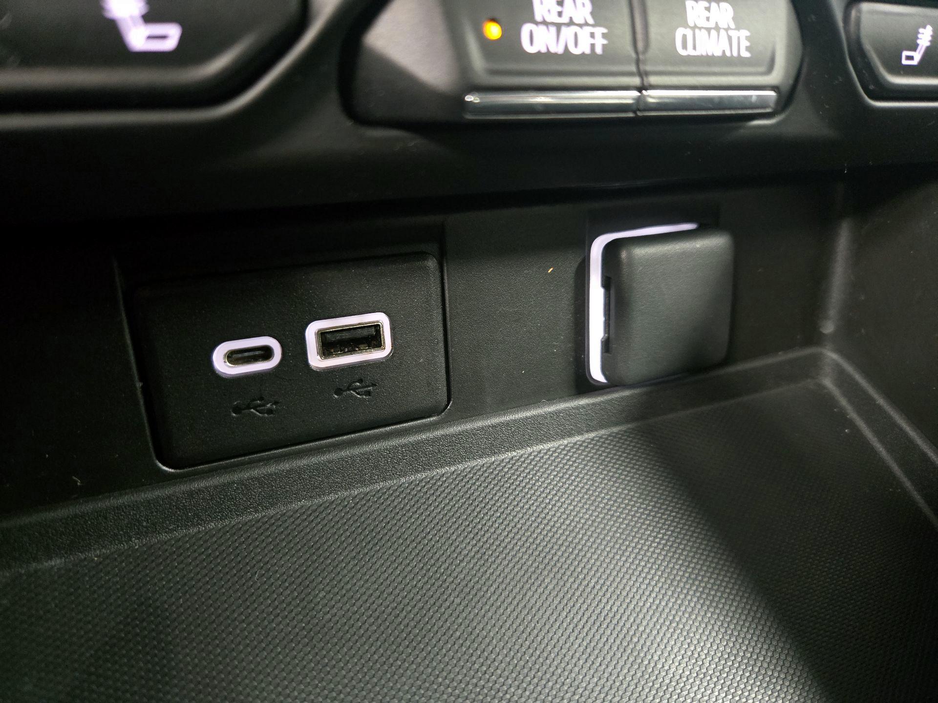 Thumbnail: 2022 Chevrolet Suburban - 19