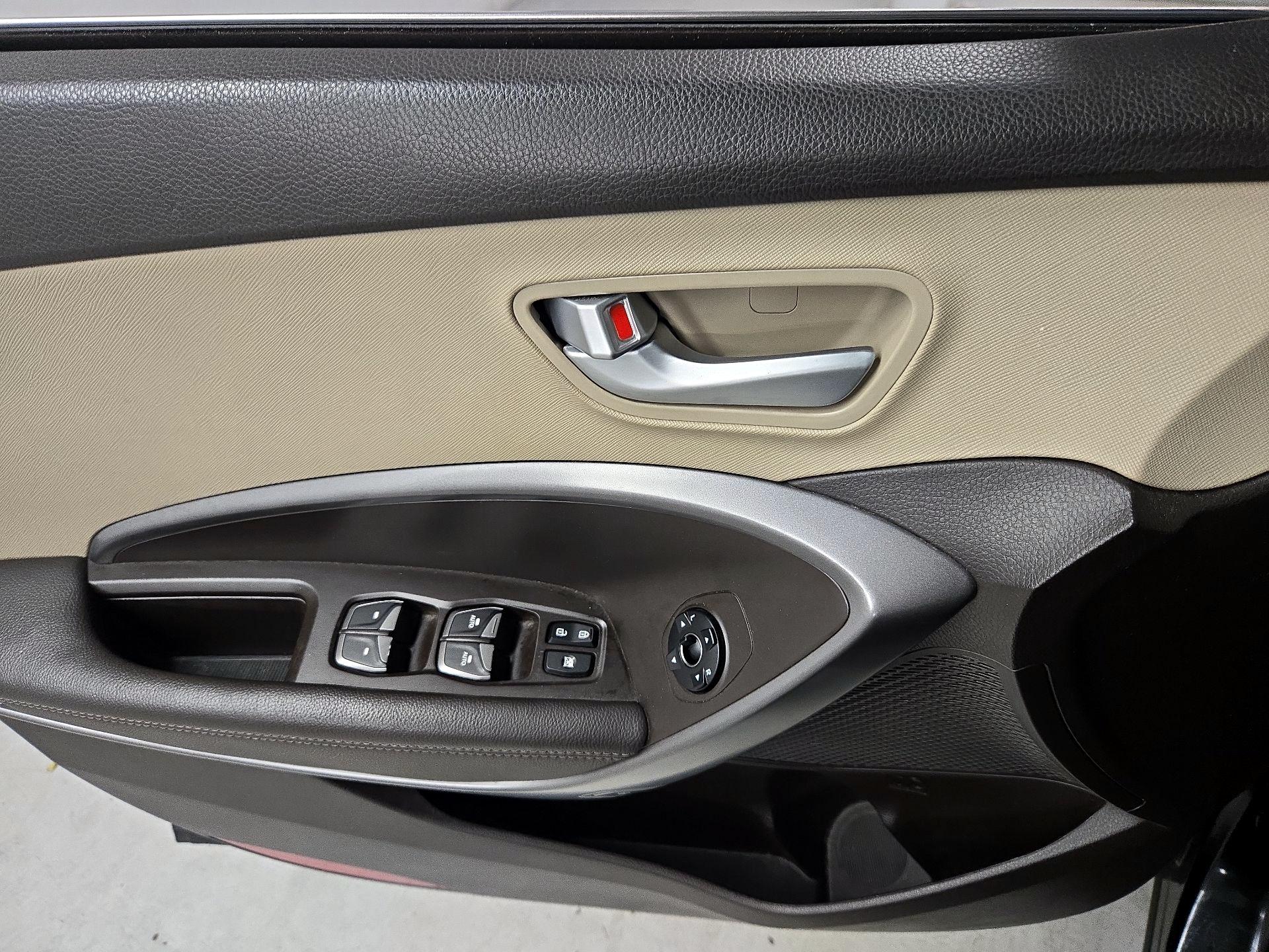 Thumbnail: 2017 Hyundai Santa Fe - 12