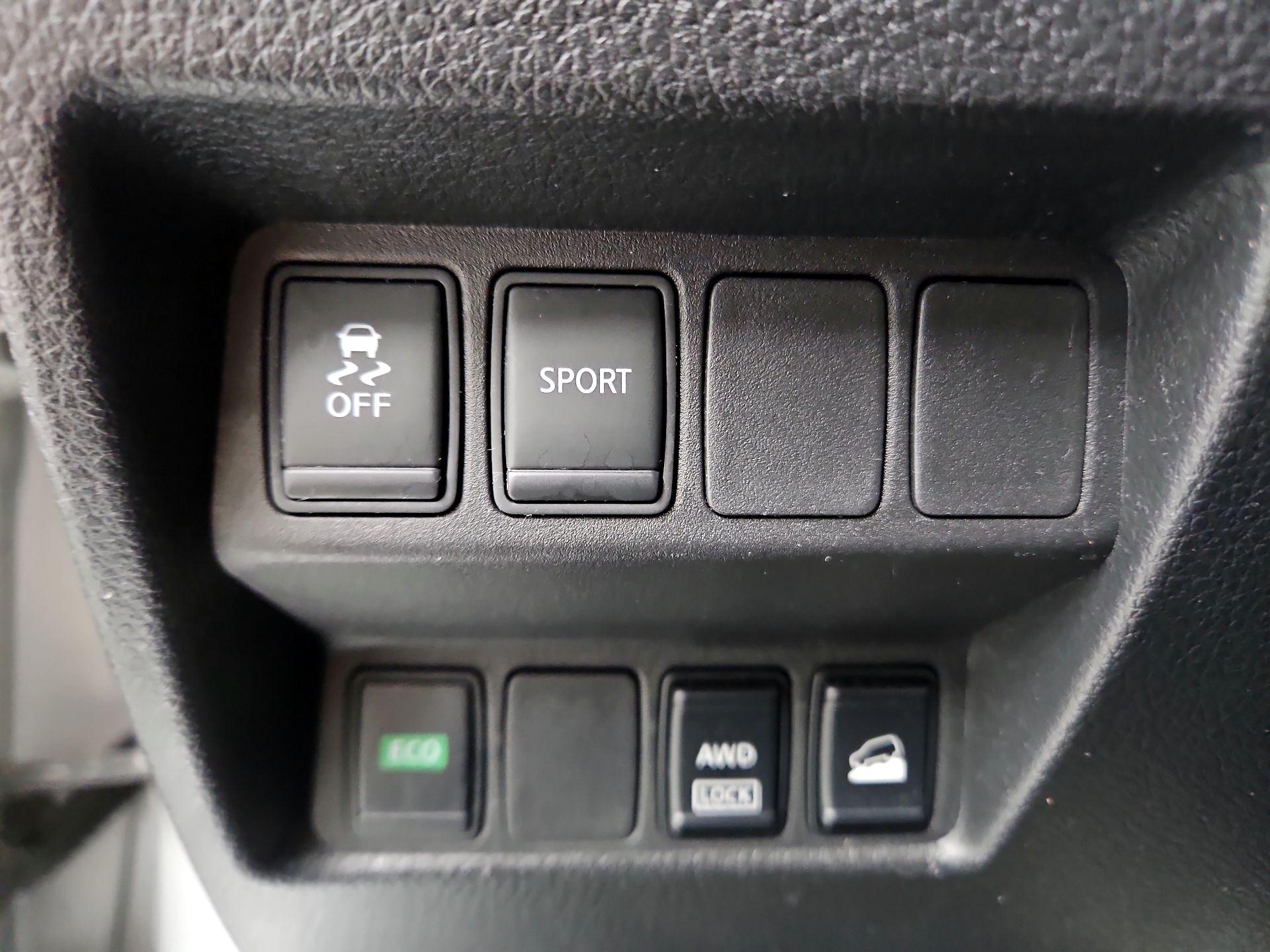 Thumbnail: 2015 Nissan Rogue - 13