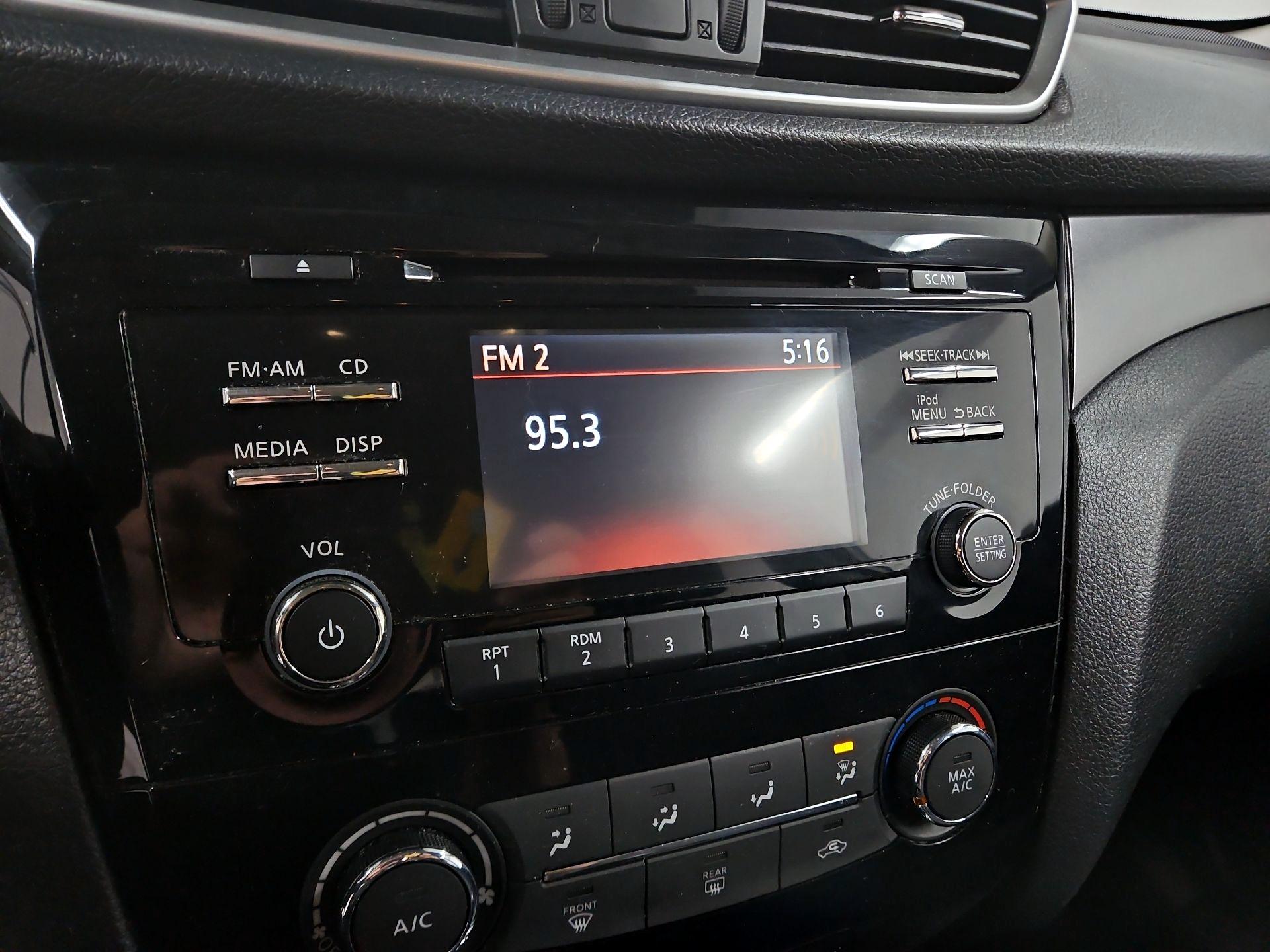 Thumbnail: 2015 Nissan Rogue - 15