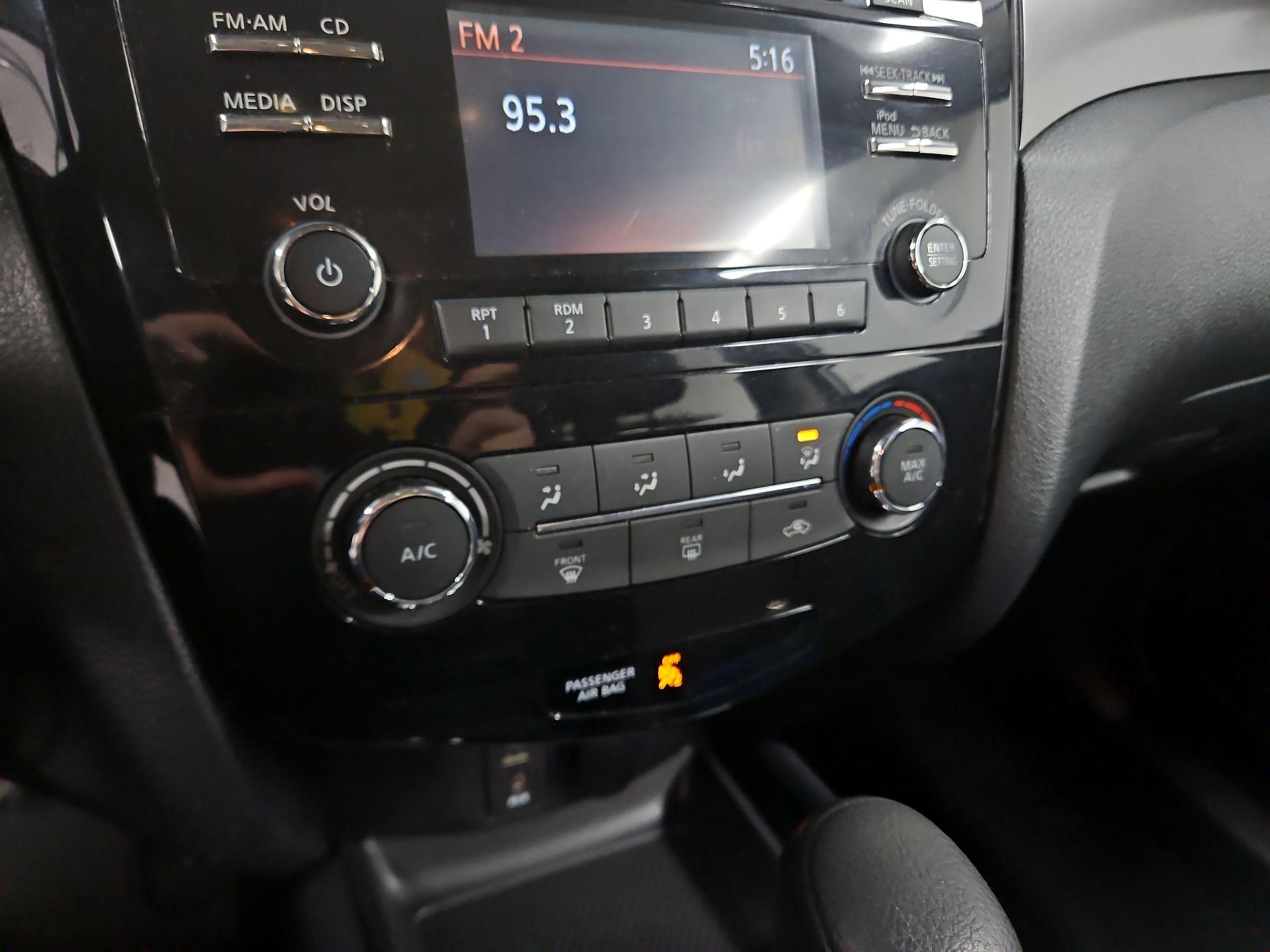 Thumbnail: 2015 Nissan Rogue - 16