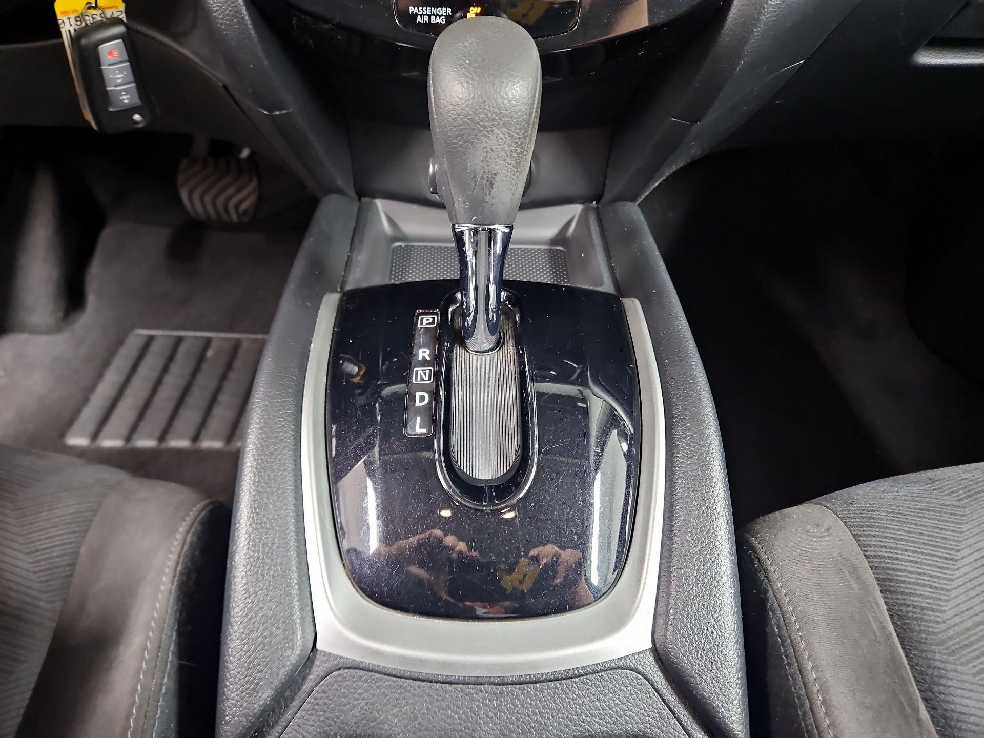 Thumbnail: 2015 Nissan Rogue - 17