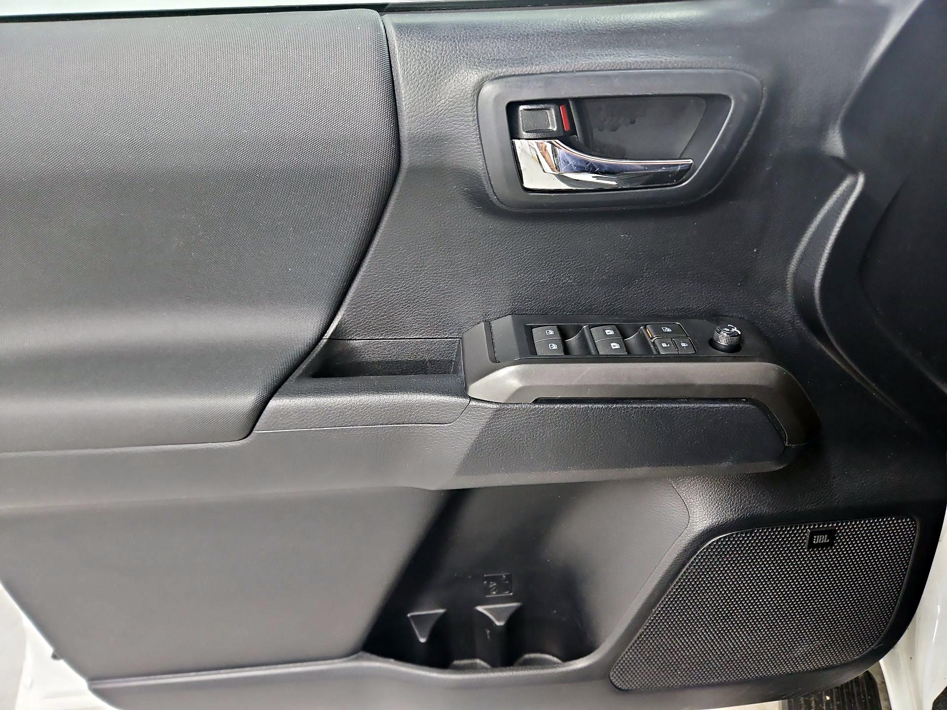 Thumbnail: 2019 Toyota Tacoma - 12