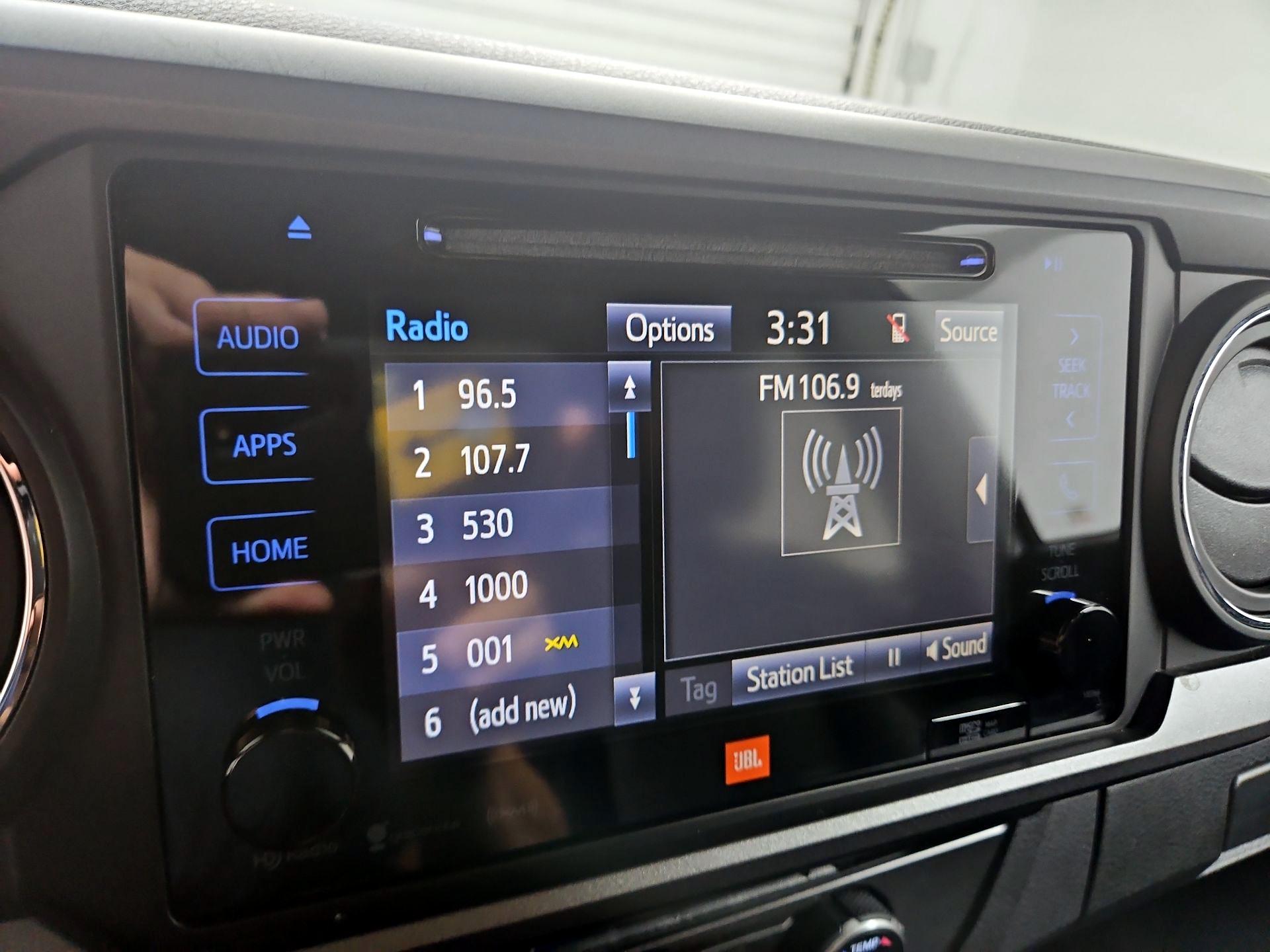 Thumbnail: 2019 Toyota Tacoma - 16